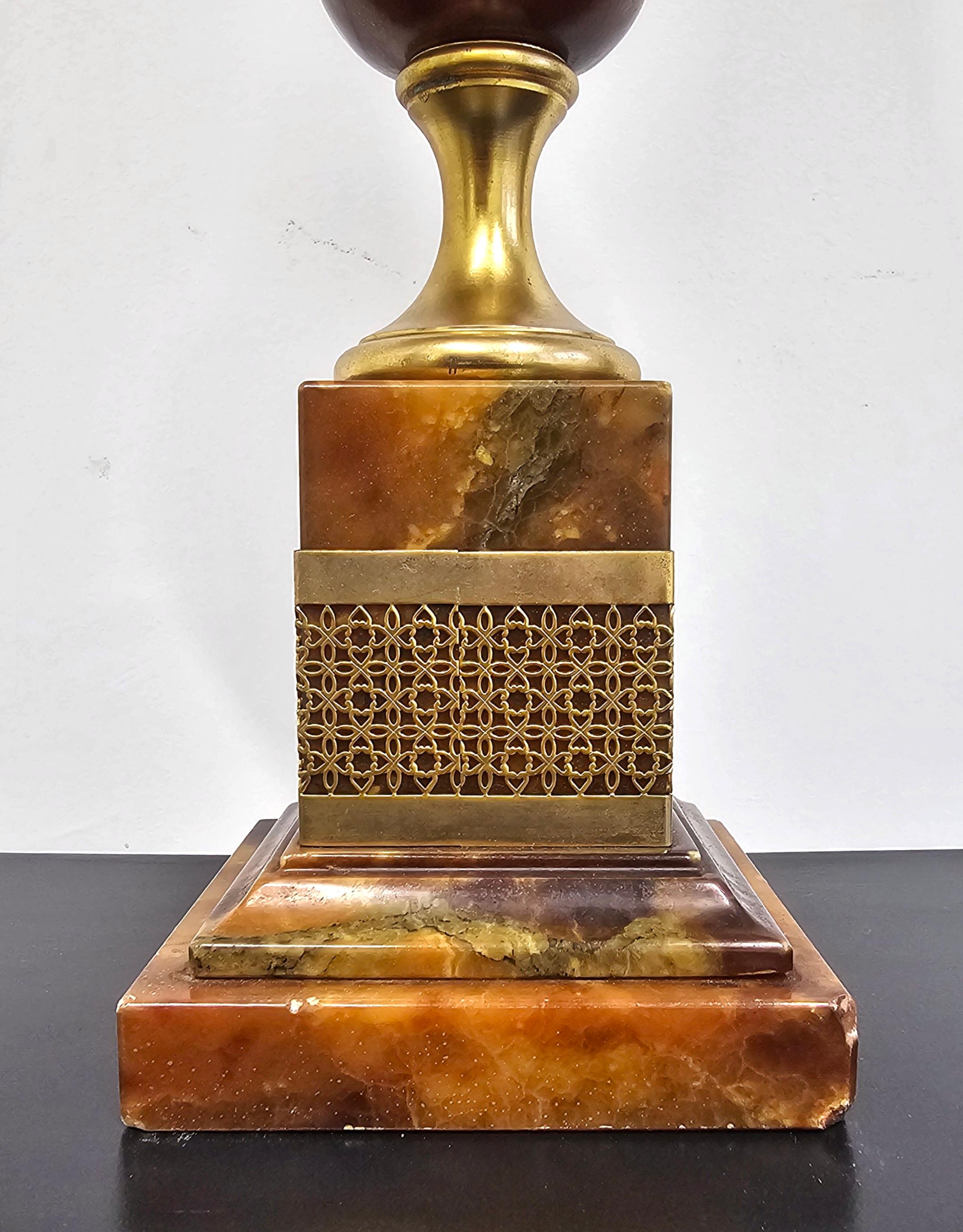 Néoclassique Paire de lampes de table XXL anciennes en onyx et bronze, France, années 1920 en vente