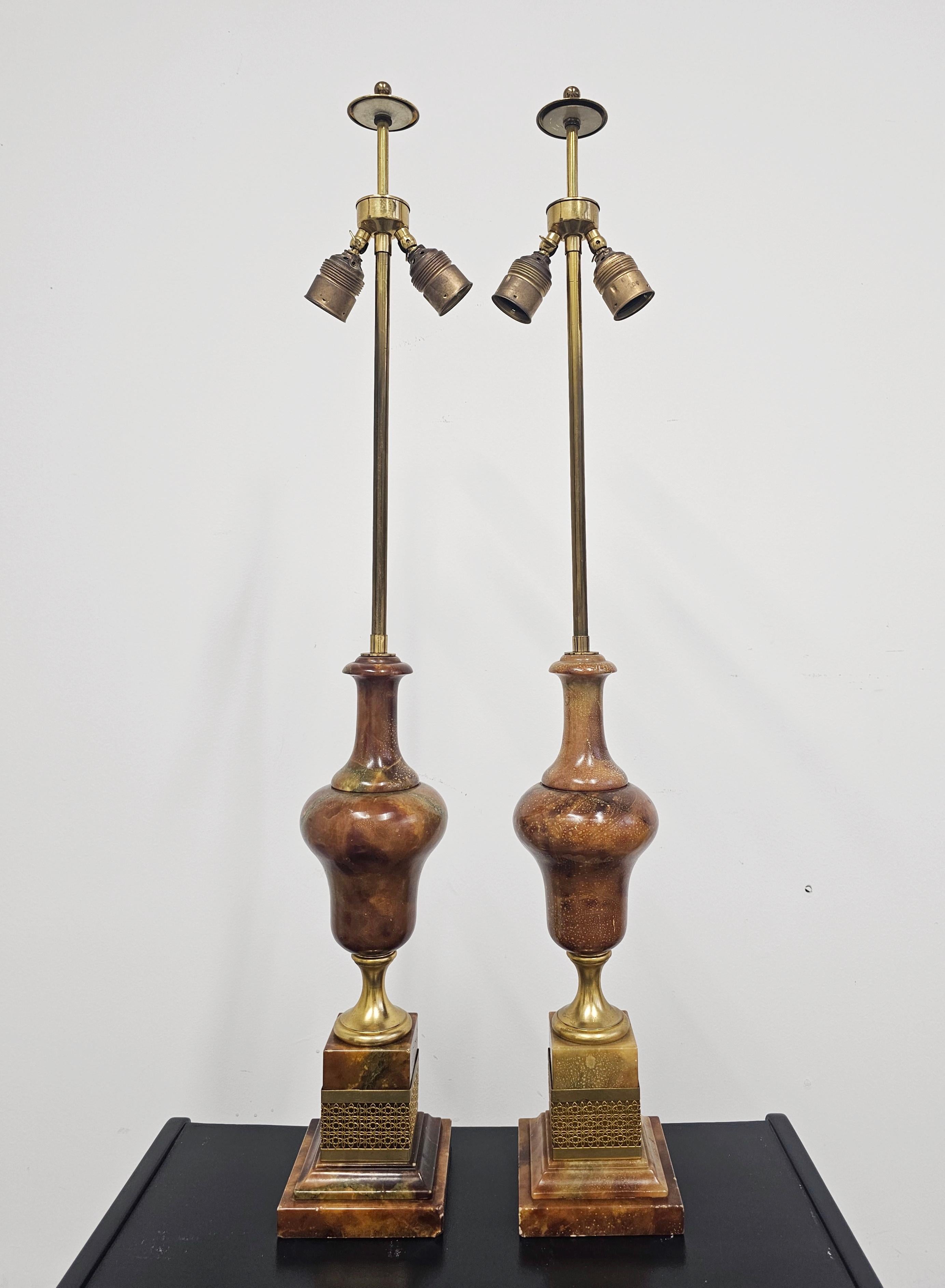 Français Paire de lampes de table XXL anciennes en onyx et bronze, France, années 1920 en vente