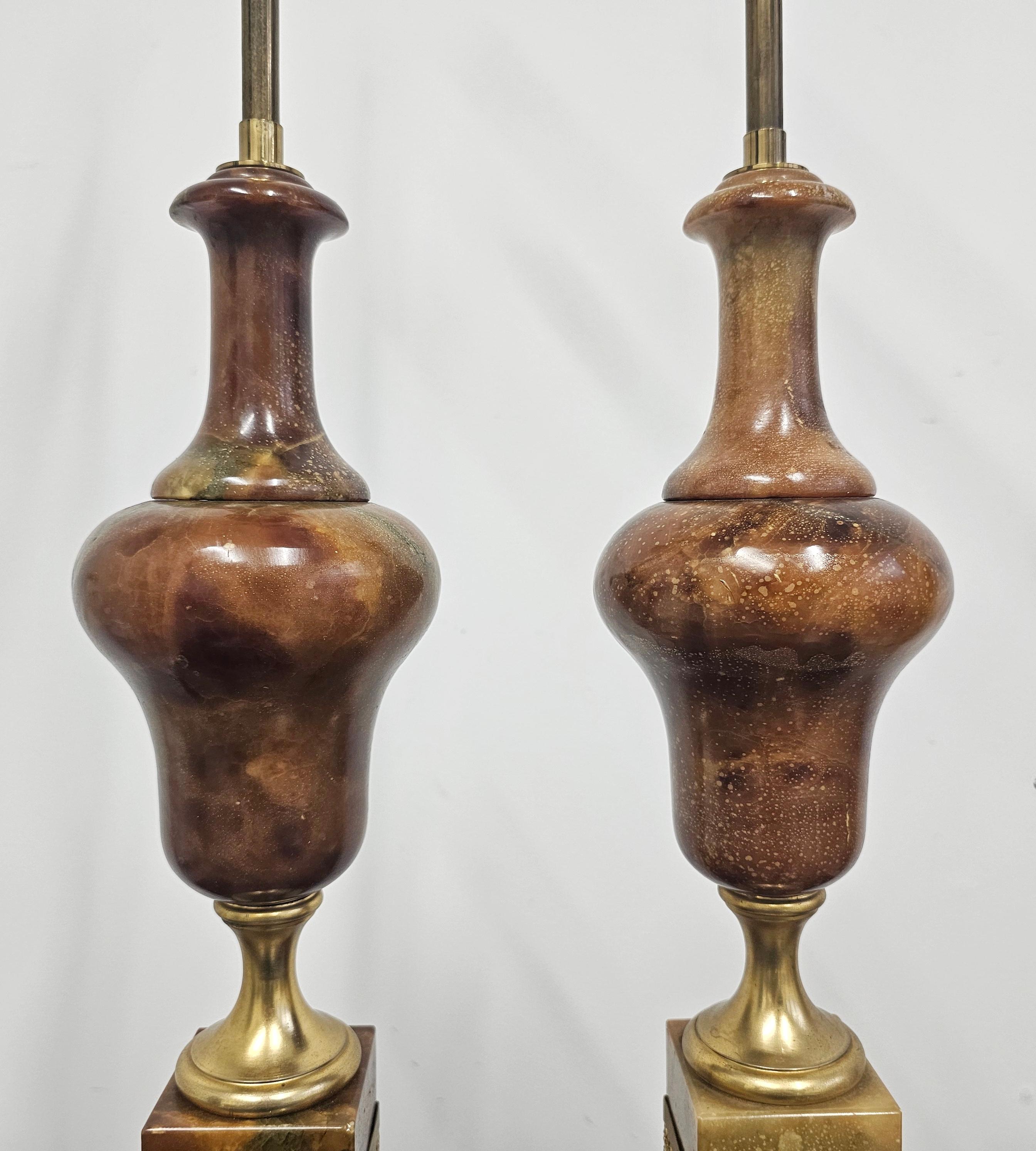 Paire de lampes de table XXL anciennes en onyx et bronze, France, années 1920 Bon état - En vente à Beograd, RS