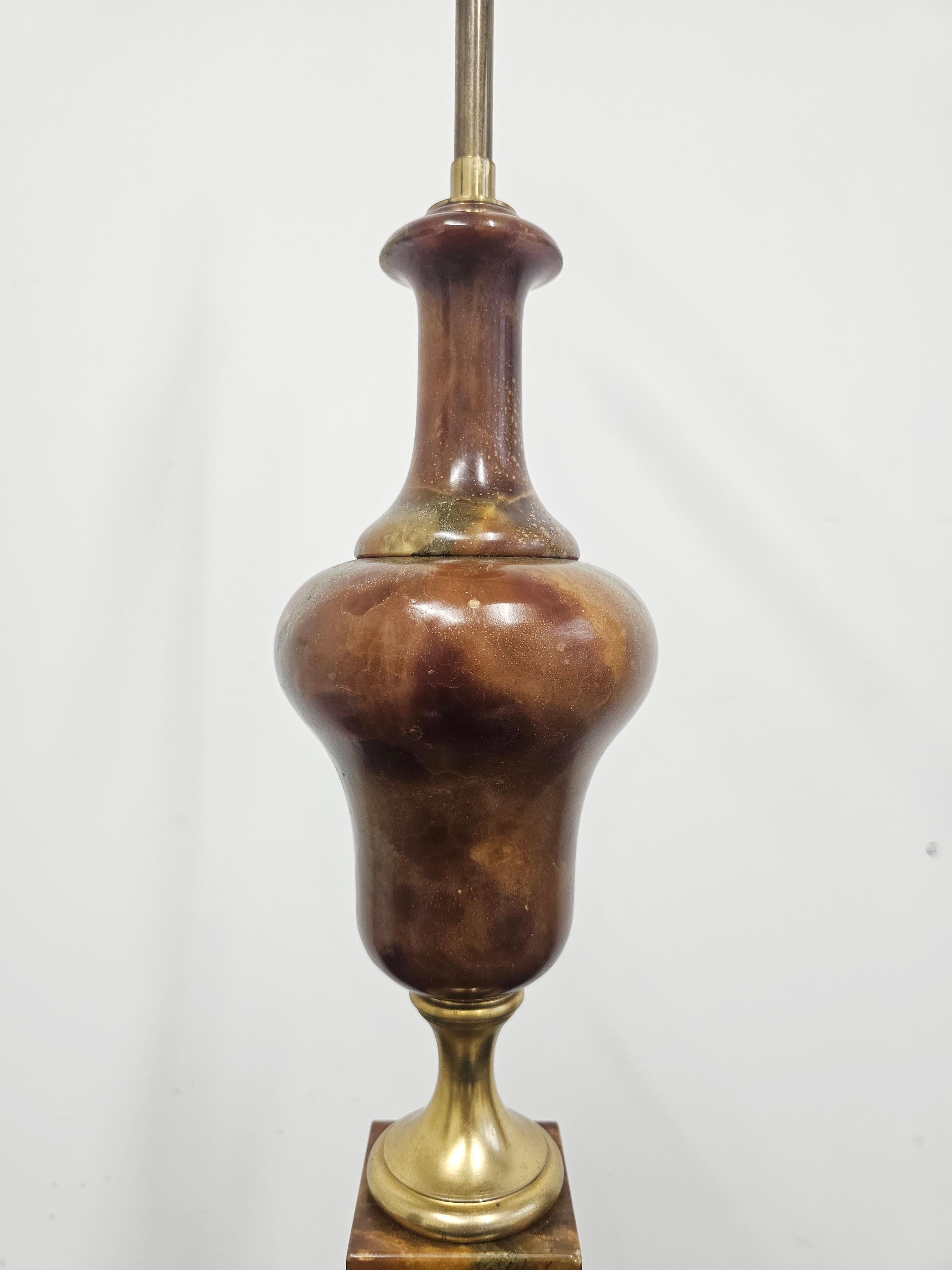 Bronze Paire de lampes de table XXL anciennes en onyx et bronze, France, années 1920 en vente