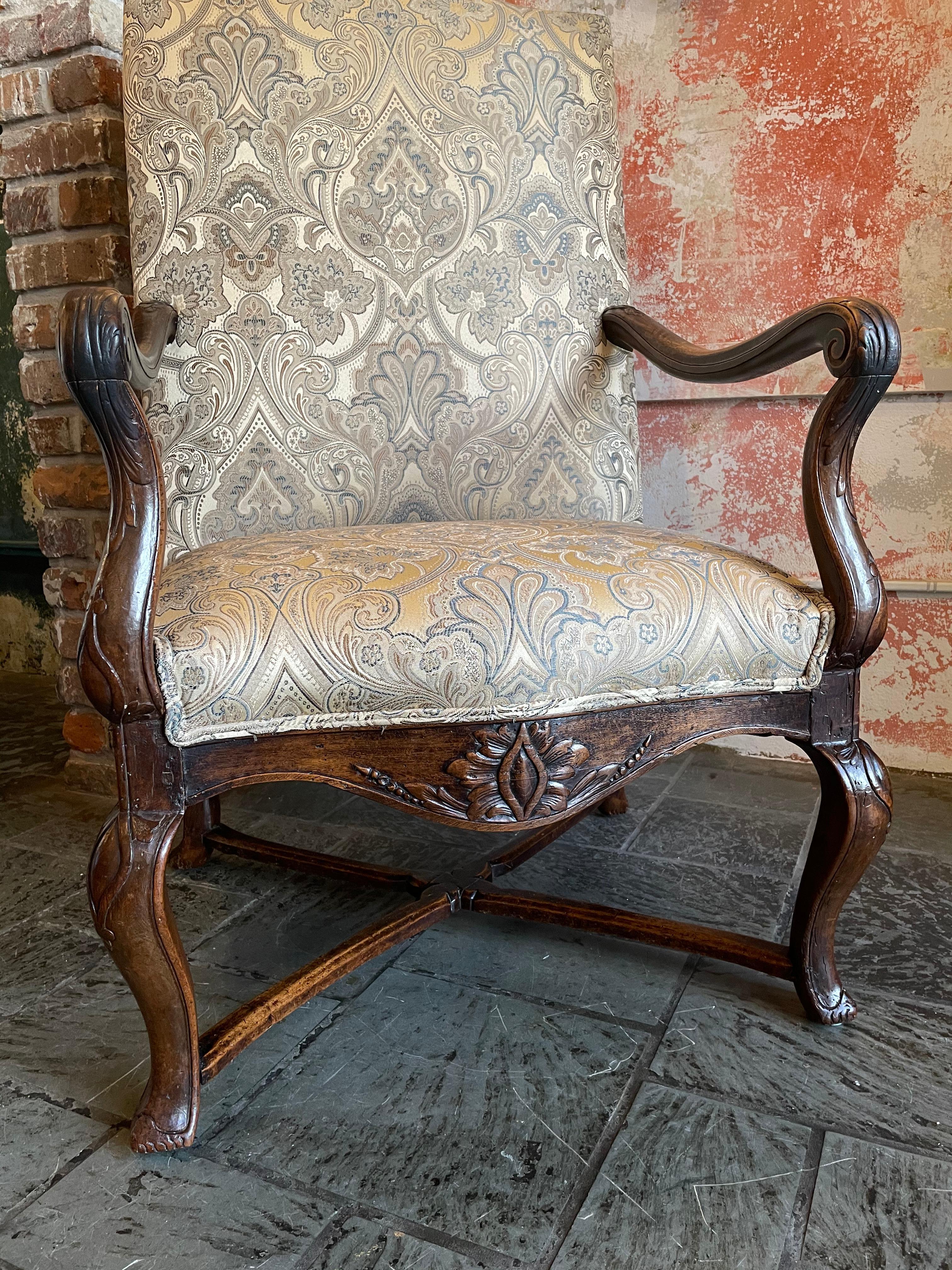 Pair of the Finest Antique French Louis XV Carved Walnut Fauteuils In Good Condition For Sale In New Orleans, LA