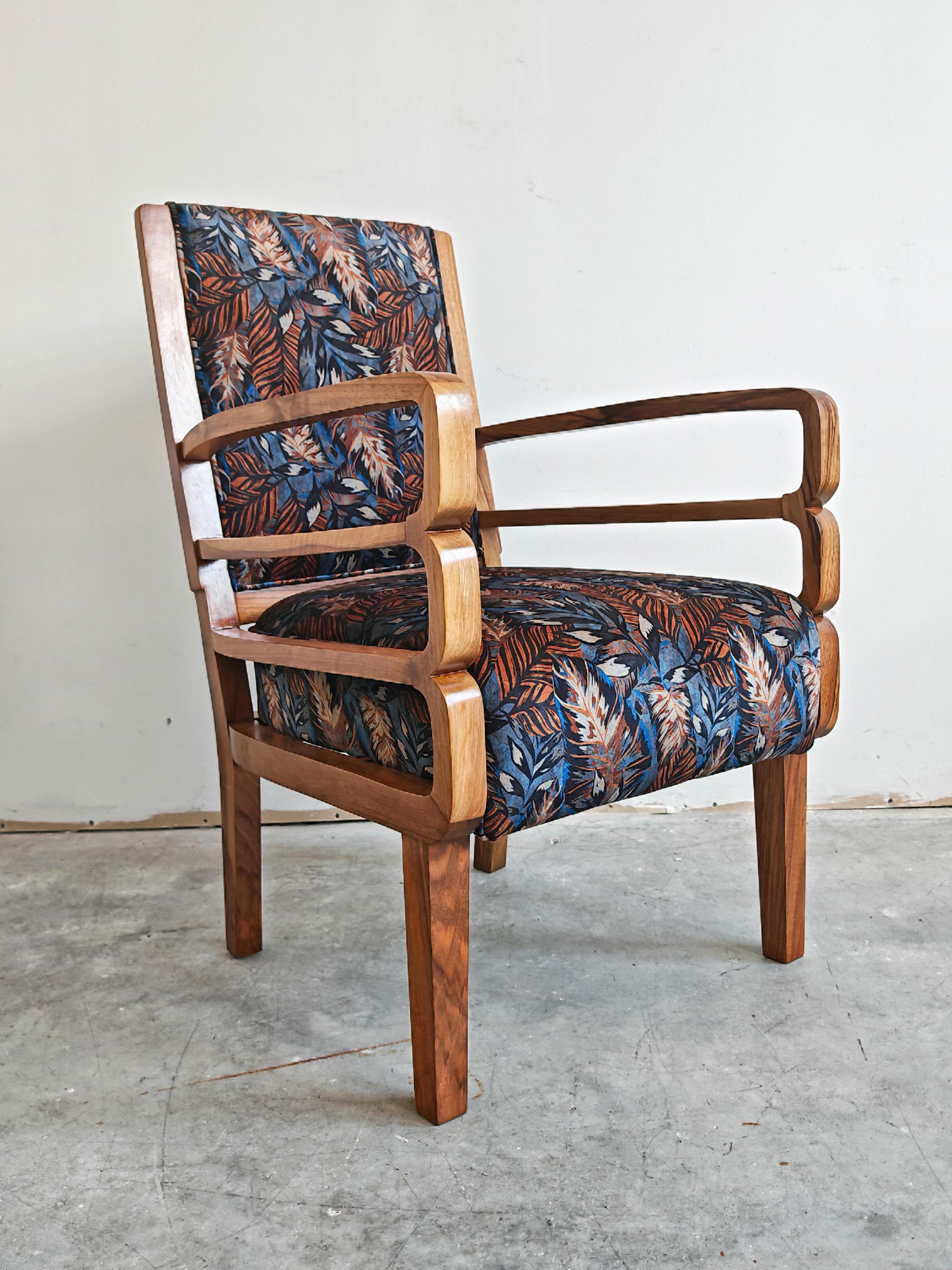 Pareja de Sillones Art Decó únicos en nogal macizo y felpa floral en venta 7