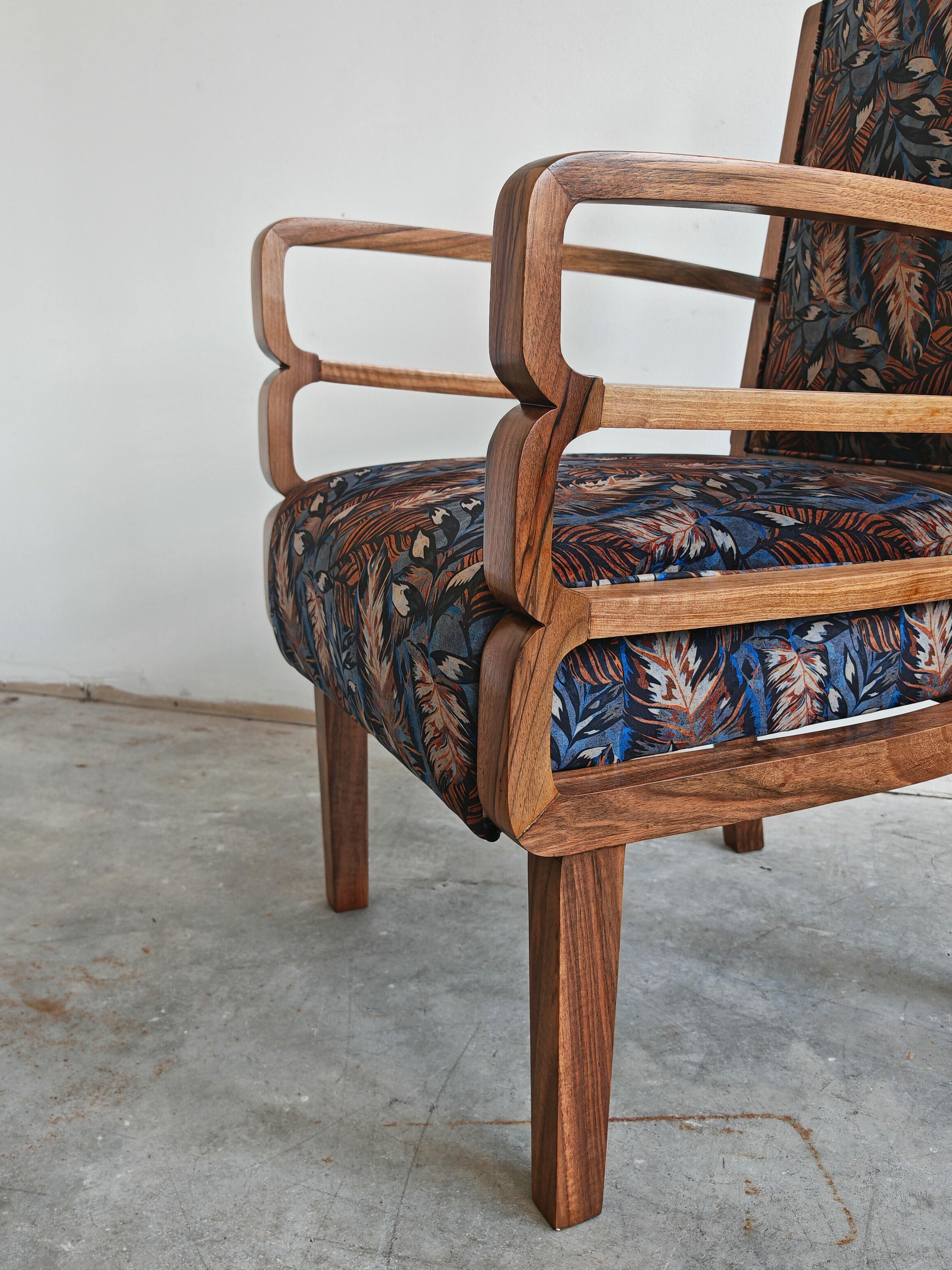 Pareja de Sillones Art Decó únicos en nogal macizo y felpa floral en venta 8