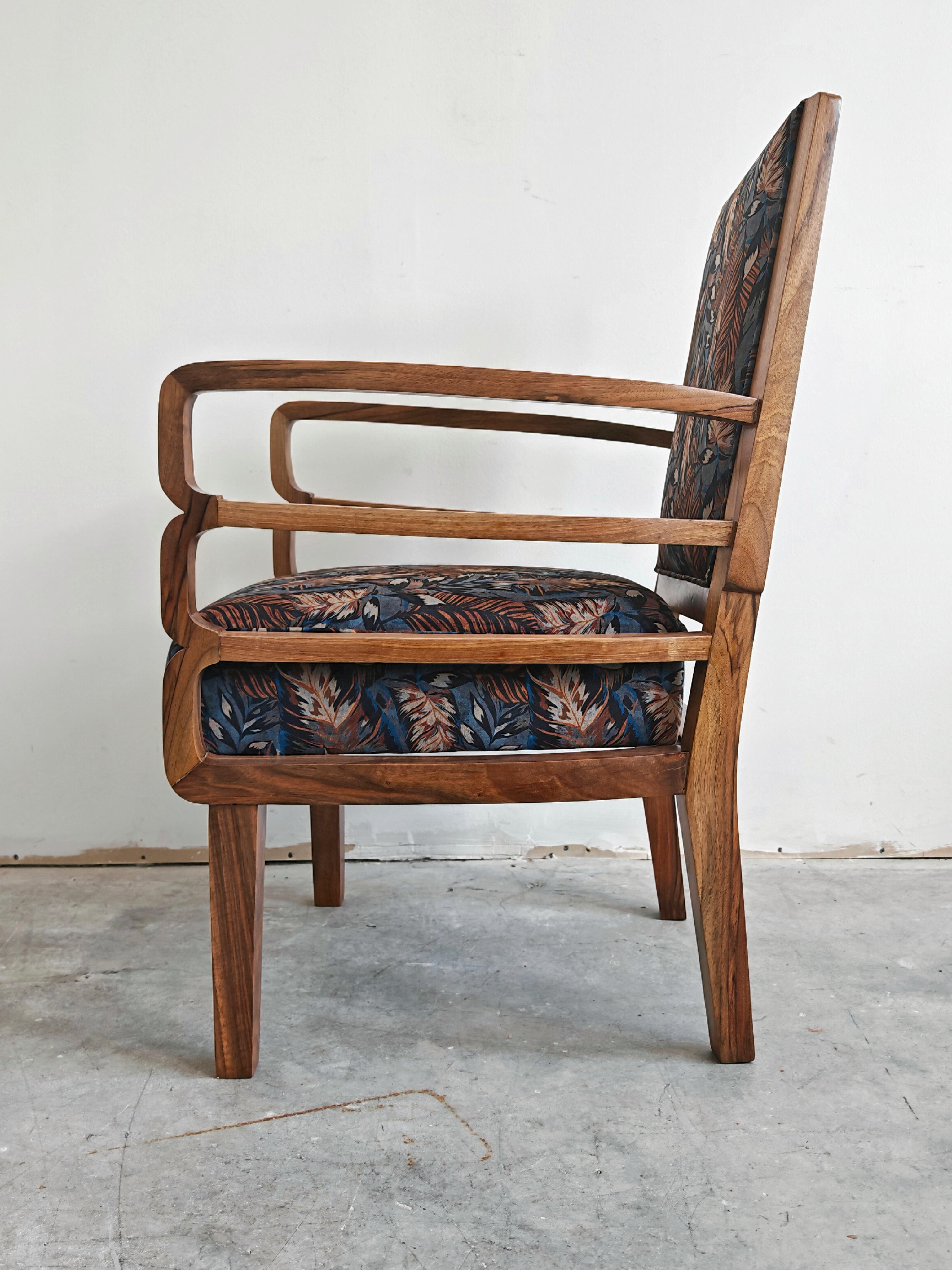 Pareja de Sillones Art Decó únicos en nogal macizo y felpa floral en venta 3