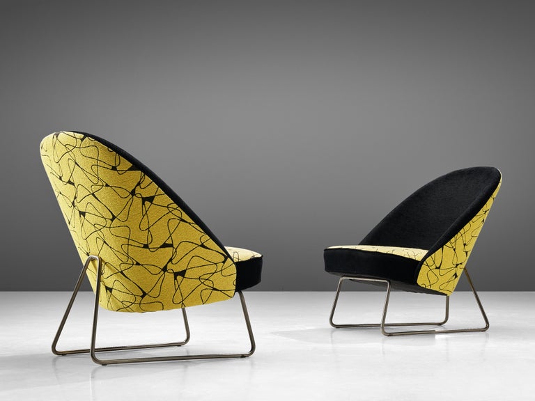 Theo Ruth for Artifort, pair of easy chairs model 115, metal, fabric, the Netherlands, 1958 

A pair of easy chairs with a metal base, designed by Theo Ruth for the company Artifort. The chairs are upholstered with a midcentury graphic woven print
