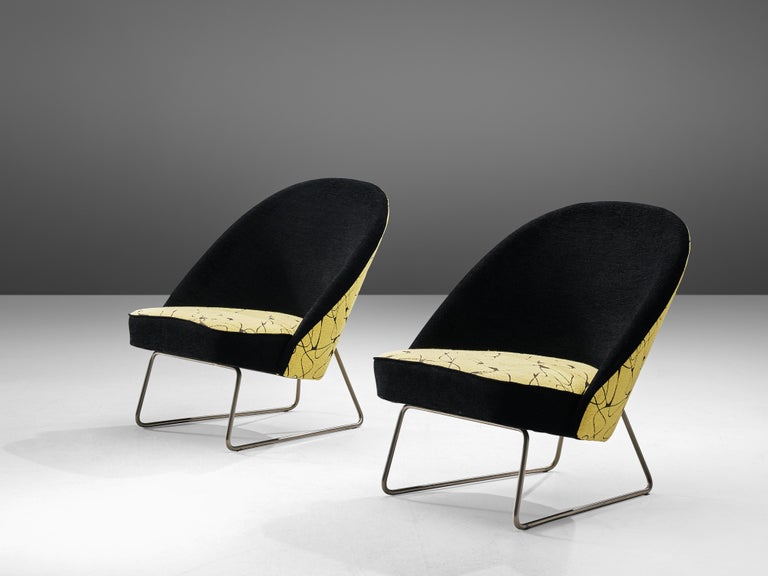 Mid-20th Century Pair of Theo Ruth Lounge Chairs in Patterned Fabric For Sale