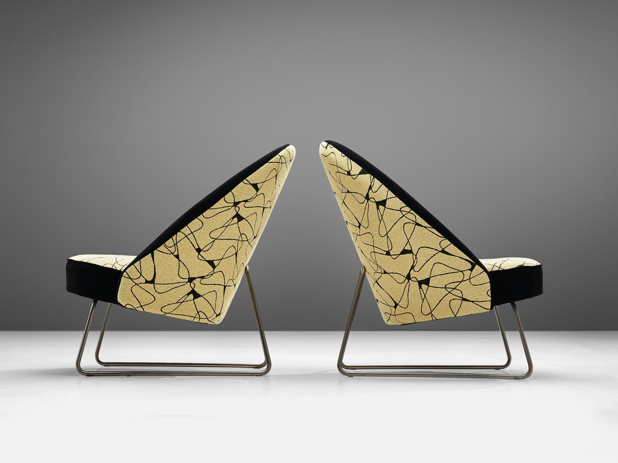 Paar Theo Ruth Lounge Chairs aus gemustertem Stoff  im Zustand „Gut“ im Angebot in Waalwijk, NL