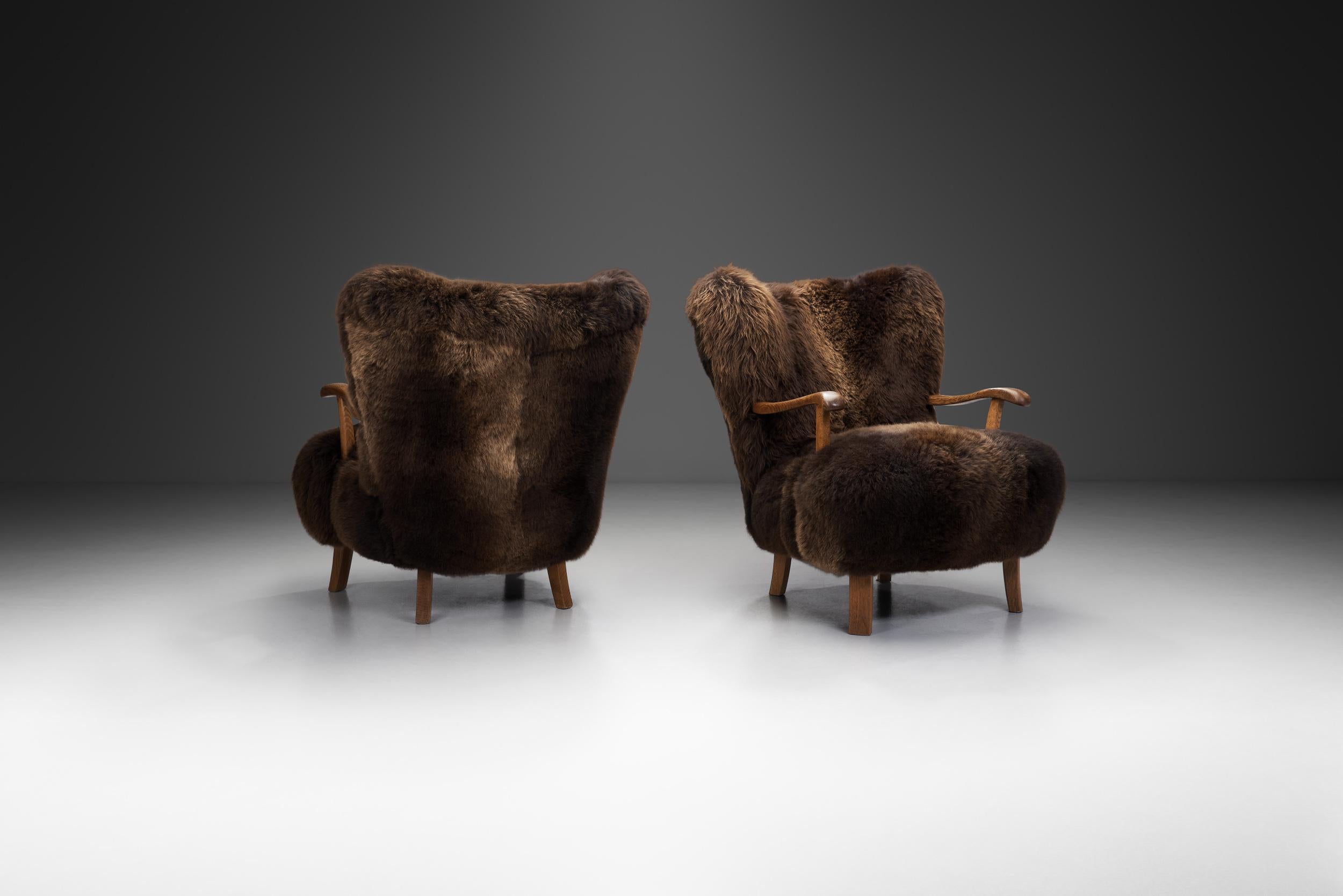 Pair of Theo Ruth Lounge Chairs Upholstered in Sheepskin, Netherlands 1960s In Good Condition In Utrecht, NL