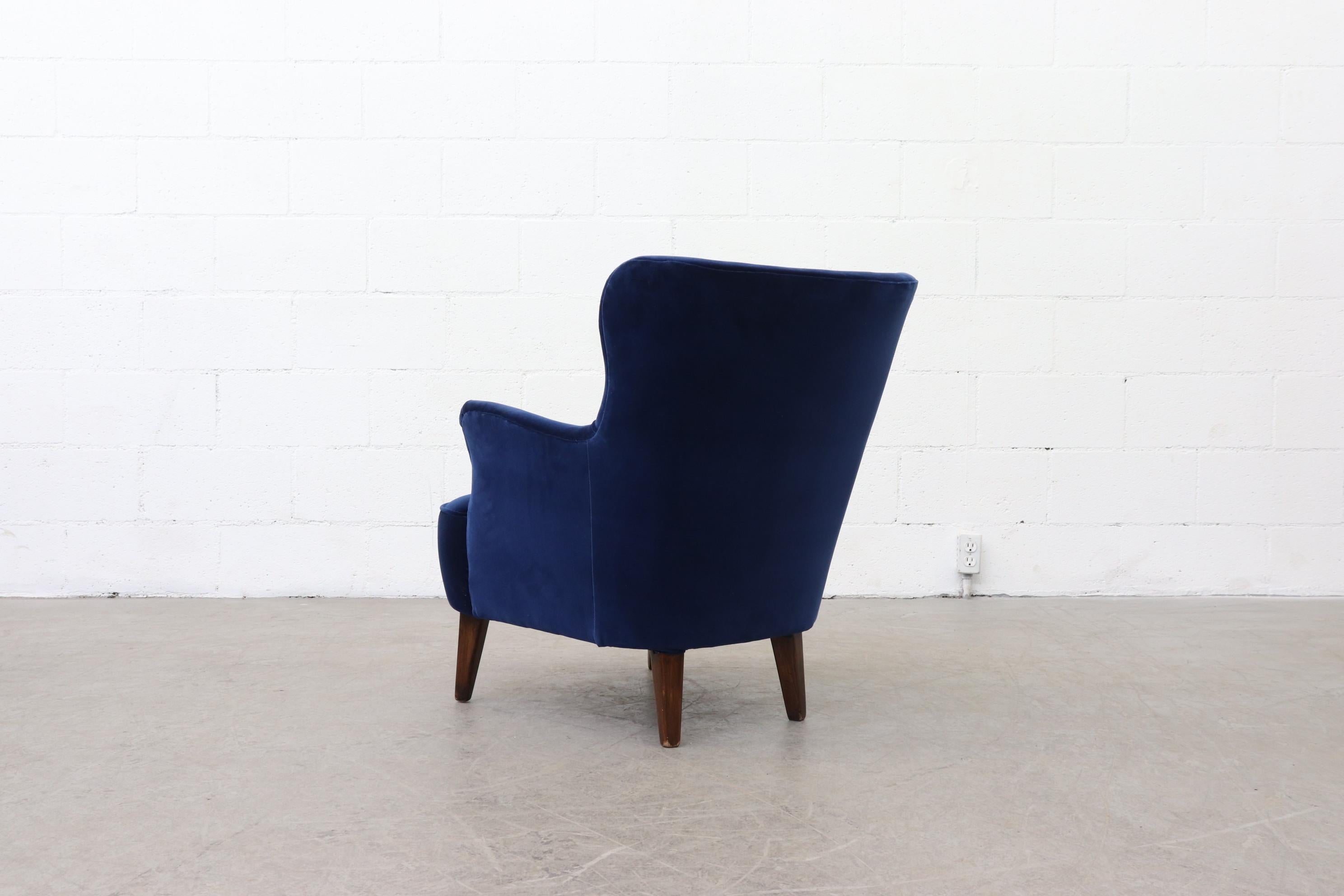 navy blue lounge chair