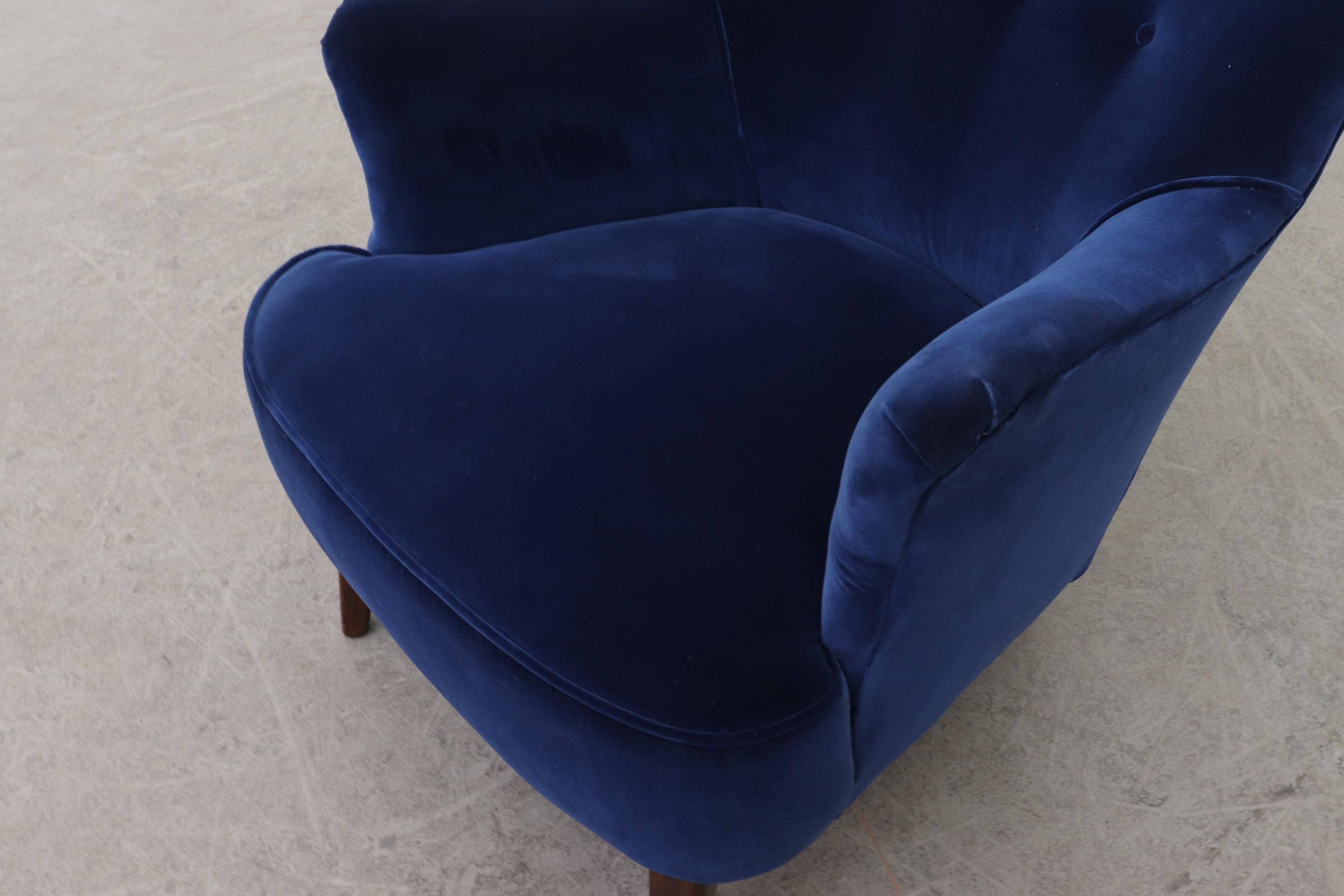 Mid-20th Century Pair of Theo Ruth Navy Blue Velvet Lounge Chairs for Artifort