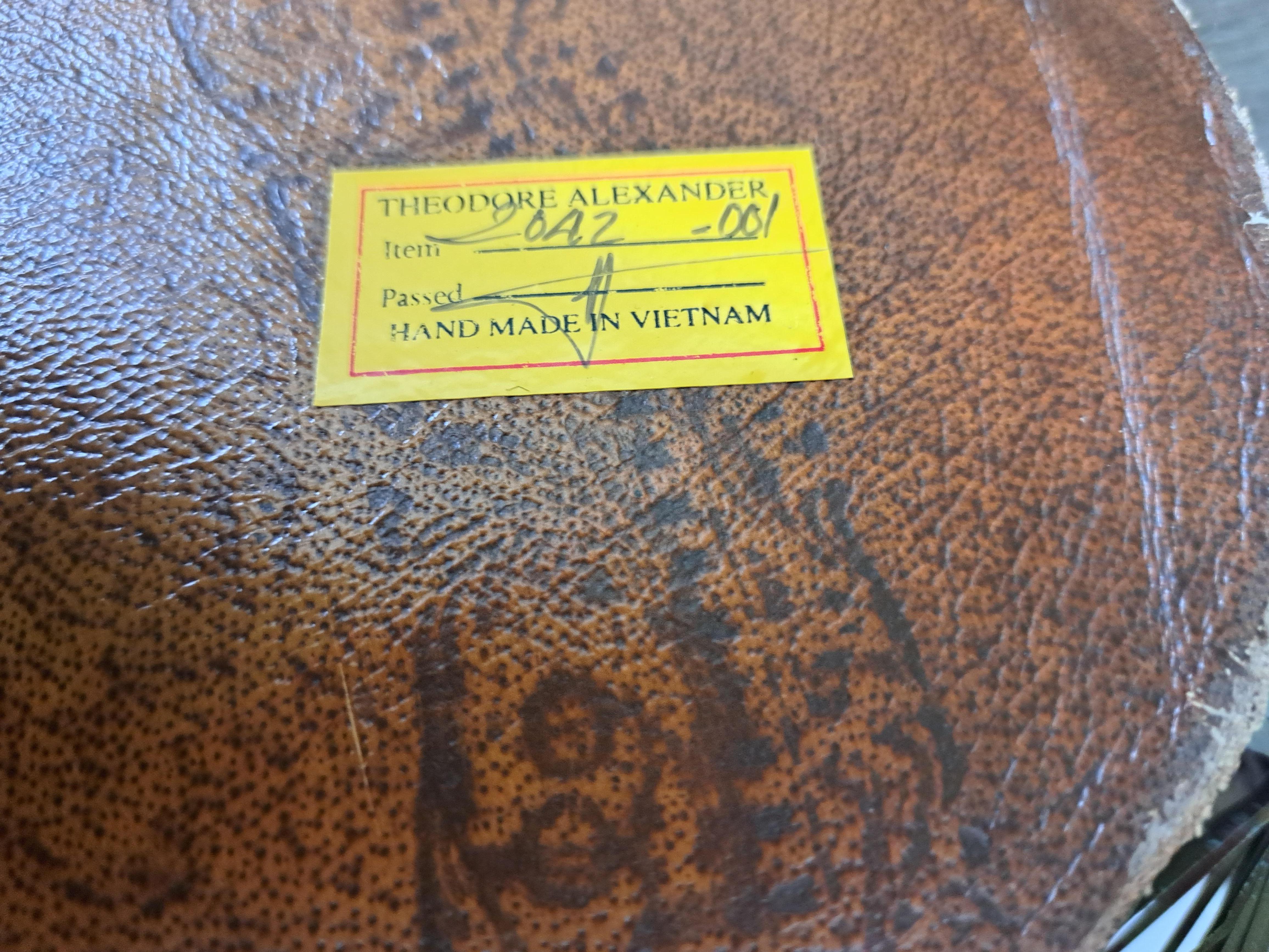 Pareja de lámparas de sobremesa doradas hechas a mano Theodore Alexander Hollywood Regency Dorado en venta