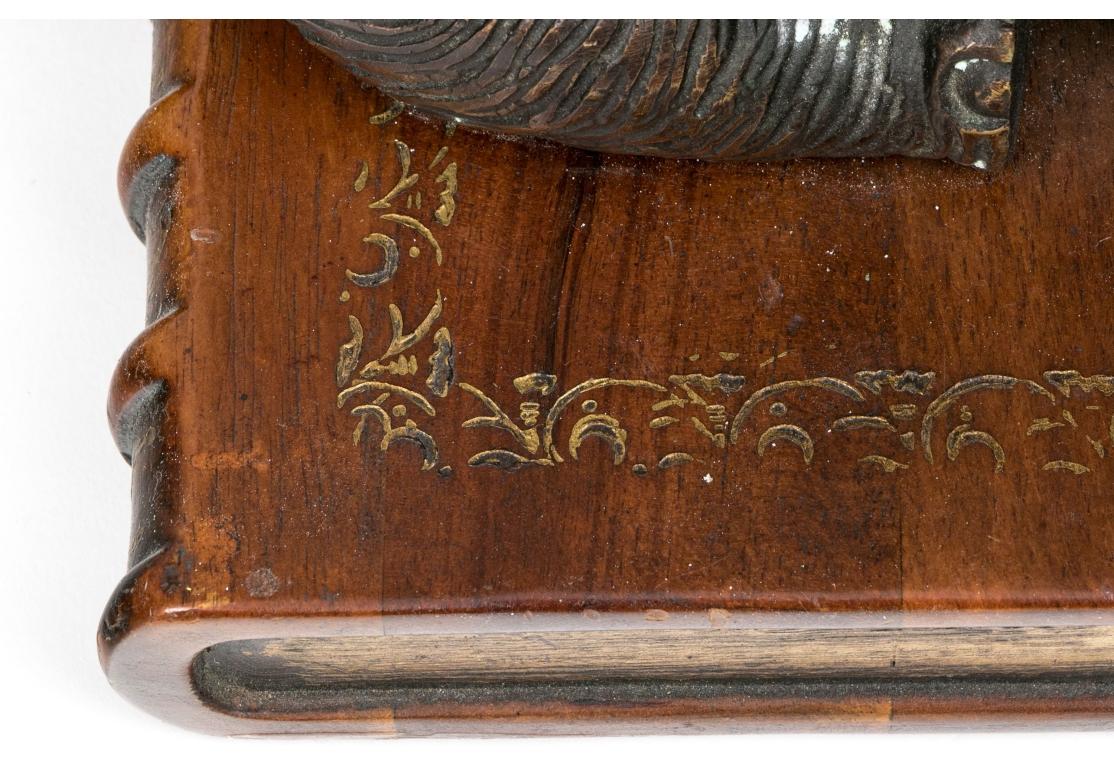Coppia di reggilibri a forma di elefante in metallo e legno Theodore Alexander in vendita 1