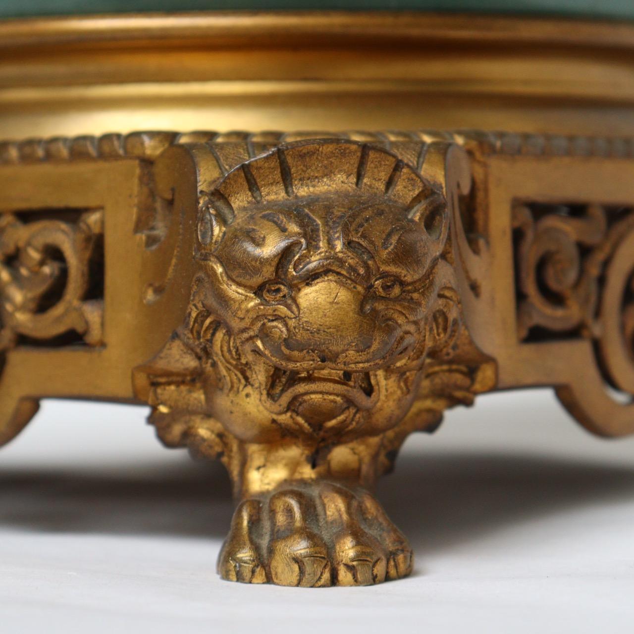 Paire de vases Théodore Deck en faïence émaillée céladon, montés sur lampes en bronze doré 6