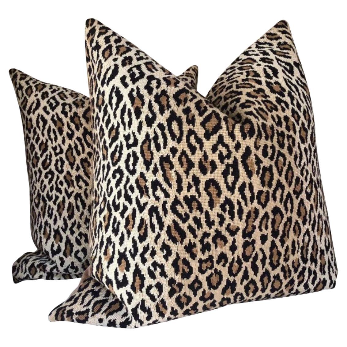 Coppia di cuscini Thibaut "Amur" in velluto dorato con ghepardo