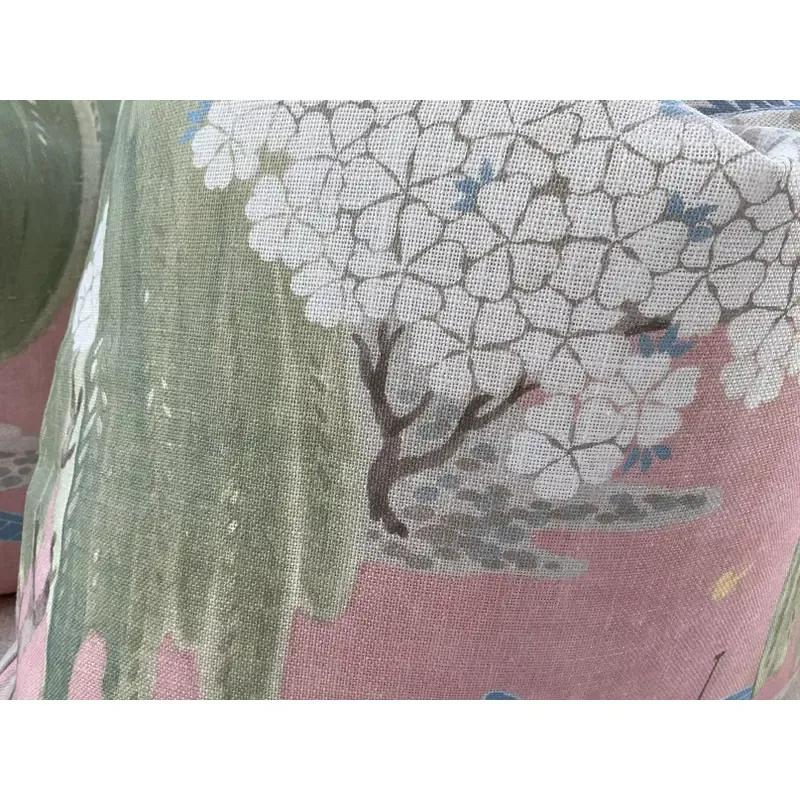 Art déco Paire d'oreillers en duvet de Thibaut Anna French Willow Tree in Blush-Plush en vente