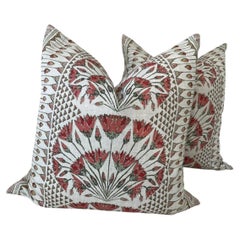 Coppia di cuscini completi Thibaut "Cairo" in piuma d'oca color corallo