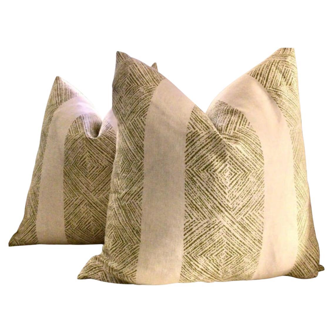 Coppia di cuscini Thibaut "Clipperton Stripe" in Greene & Greene in vendita