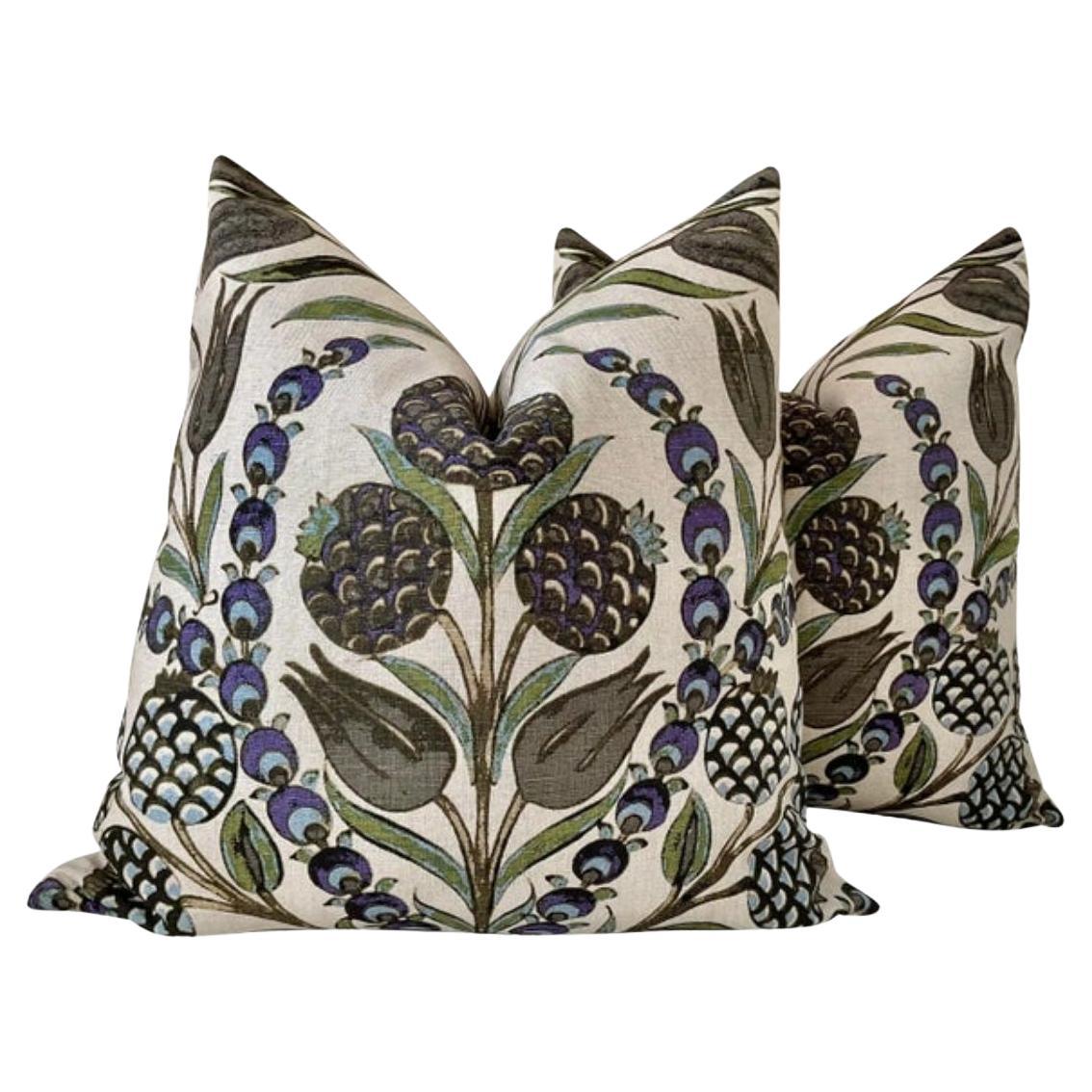 Coppia di cuscini Thibaut "Corneila" in viola e blu in vendita