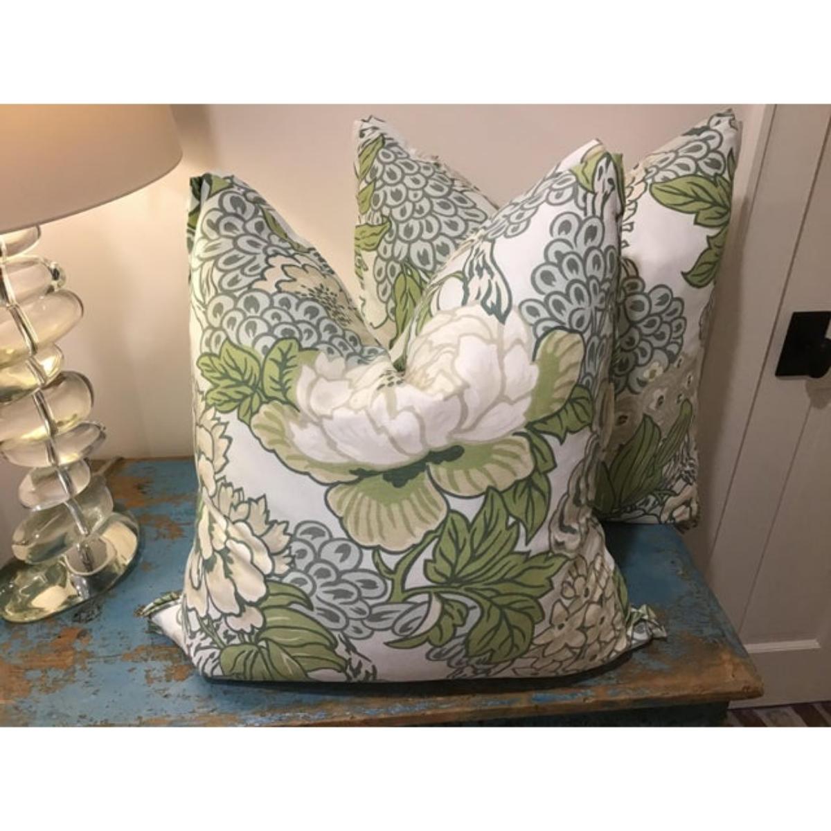 Américain Paire d'oreillers en duvet Thibaut Honshu en bleu œuf de mer 22 en vente