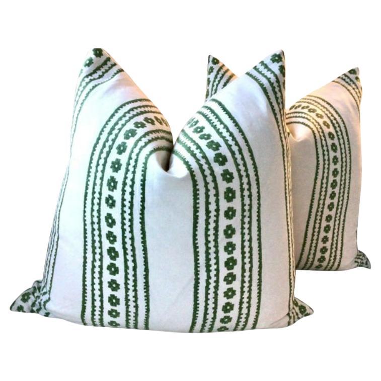 Coppia di cuscini Thibaut "New Haven Stripe" in Greene & Greene