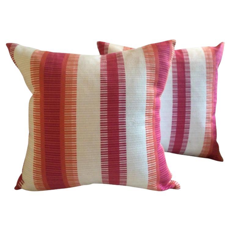 Coppia di cuscini da esterno Thibaut Samba a righe magenta e corallo