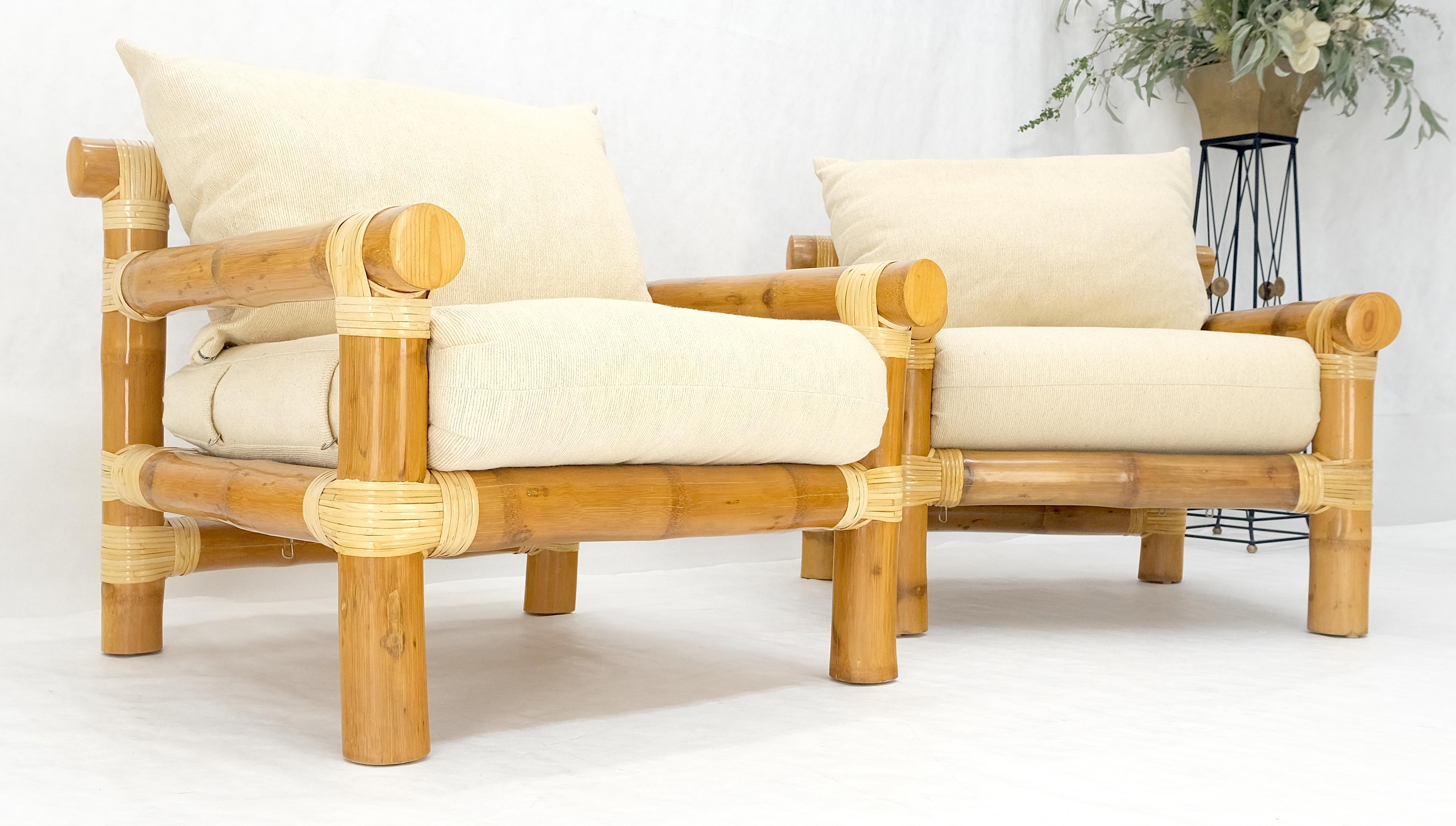 Paire de chaises longues en bambou épais rembourrées Modernes du milieu du siècle MINT en vente 3