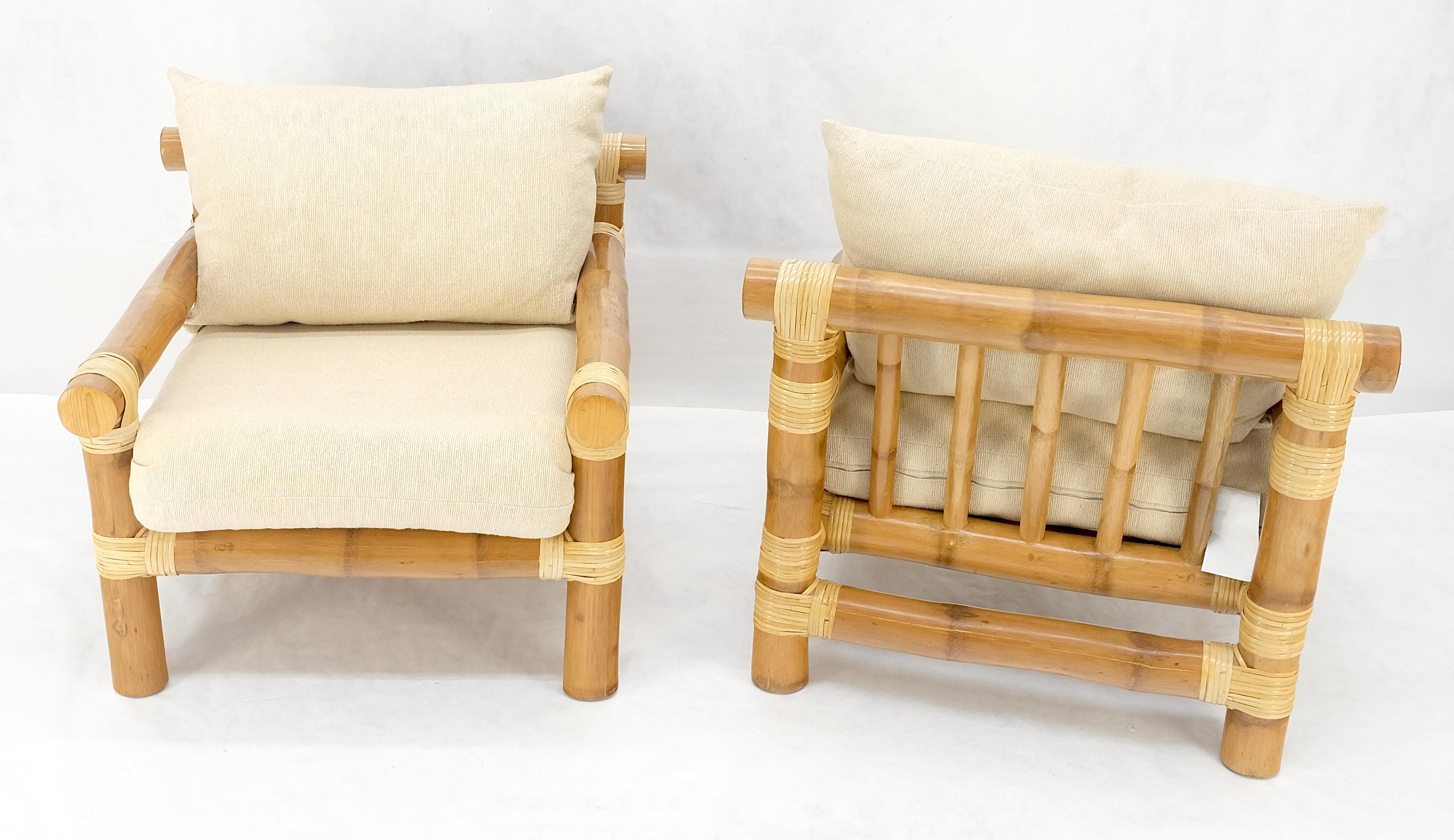 Paire de chaises longues en bambou épais rembourrées Modernes du milieu du siècle MINT en vente 4