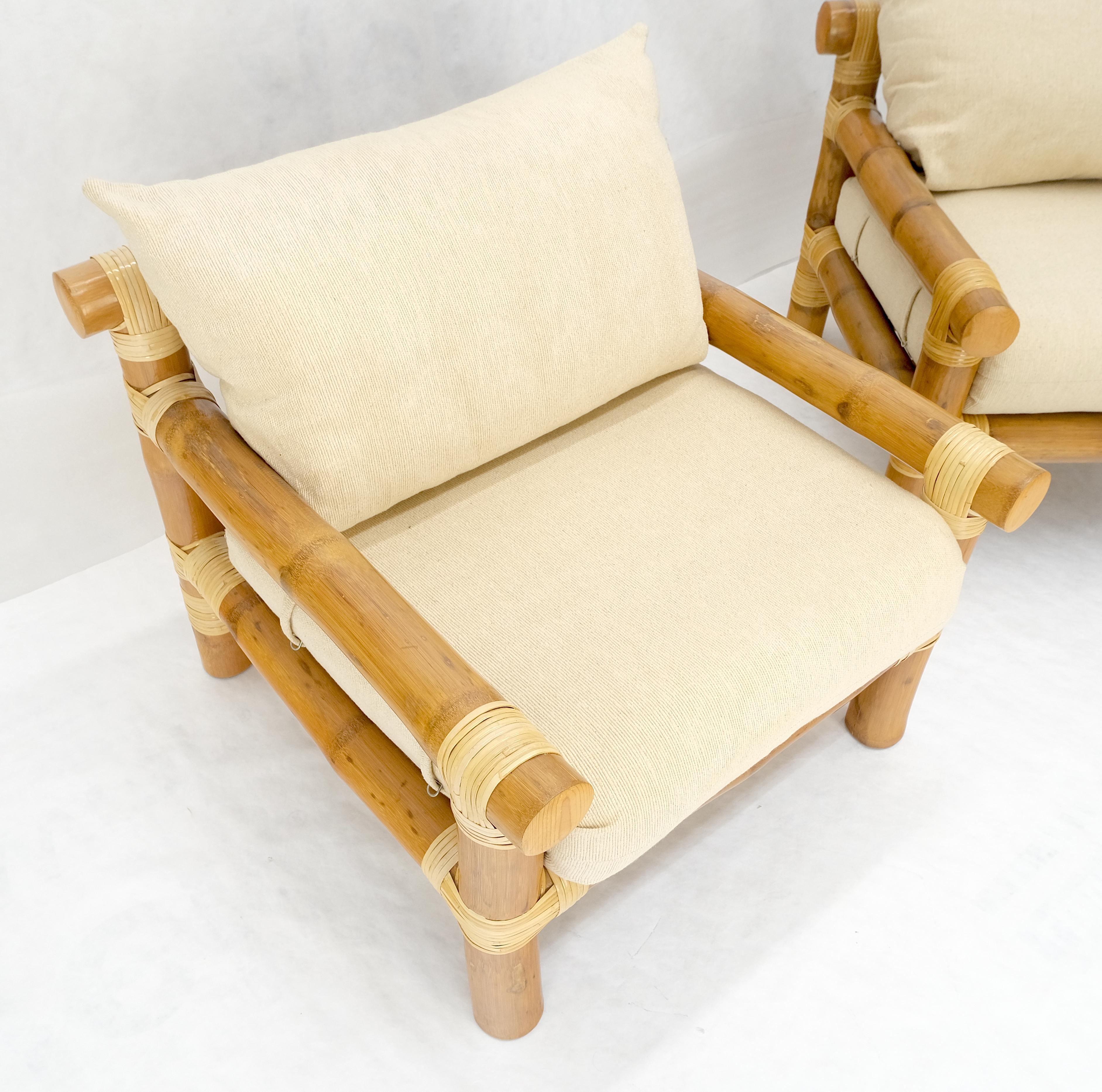 Mid-Century Modern Paire de chaises longues en bambou épais rembourrées Modernes du milieu du siècle MINT en vente