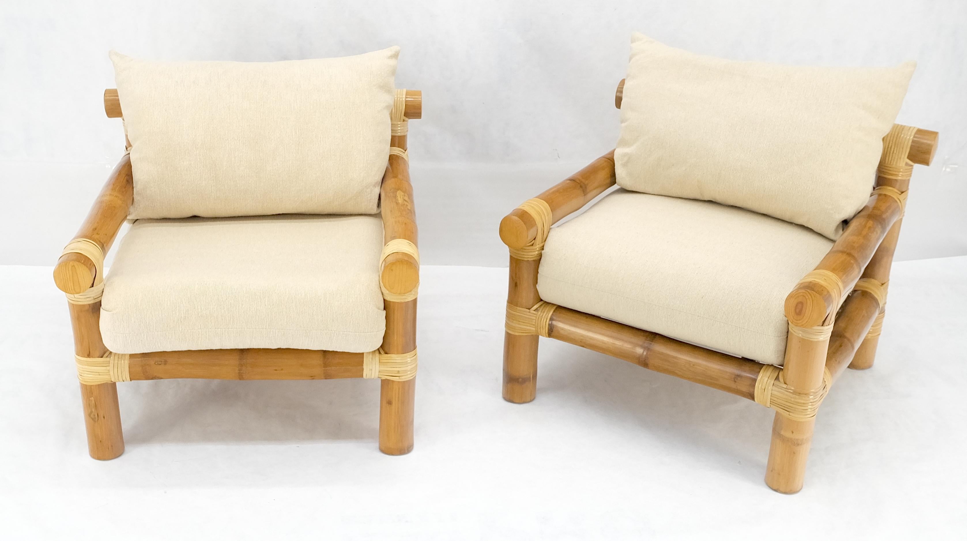 Américain Paire de chaises longues en bambou épais rembourrées Modernes du milieu du siècle MINT en vente