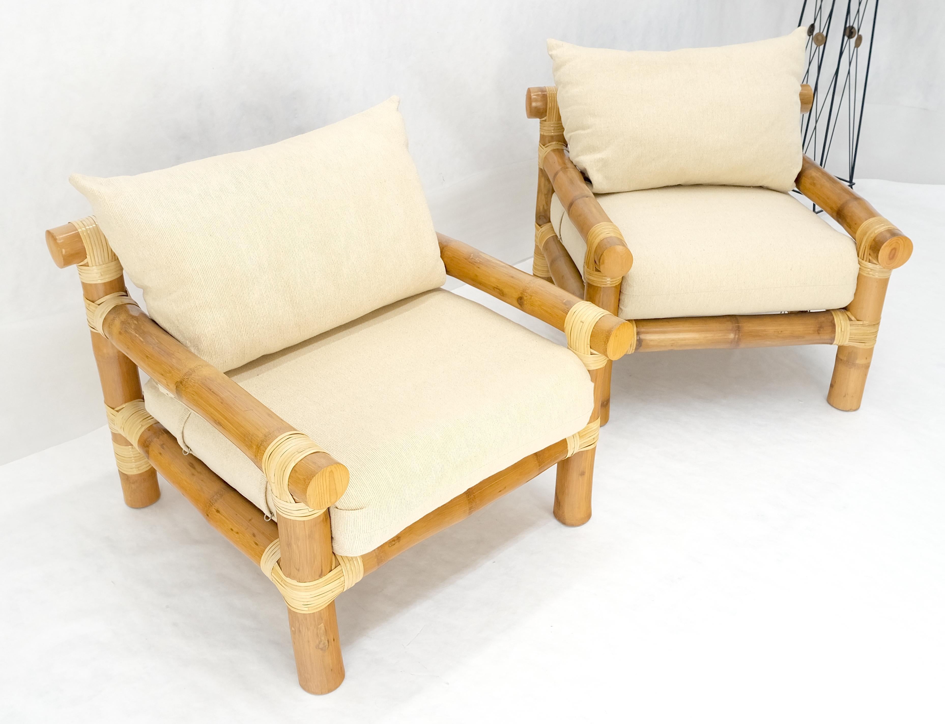 Paire de chaises longues en bambou épais rembourrées Modernes du milieu du siècle MINT en vente 2