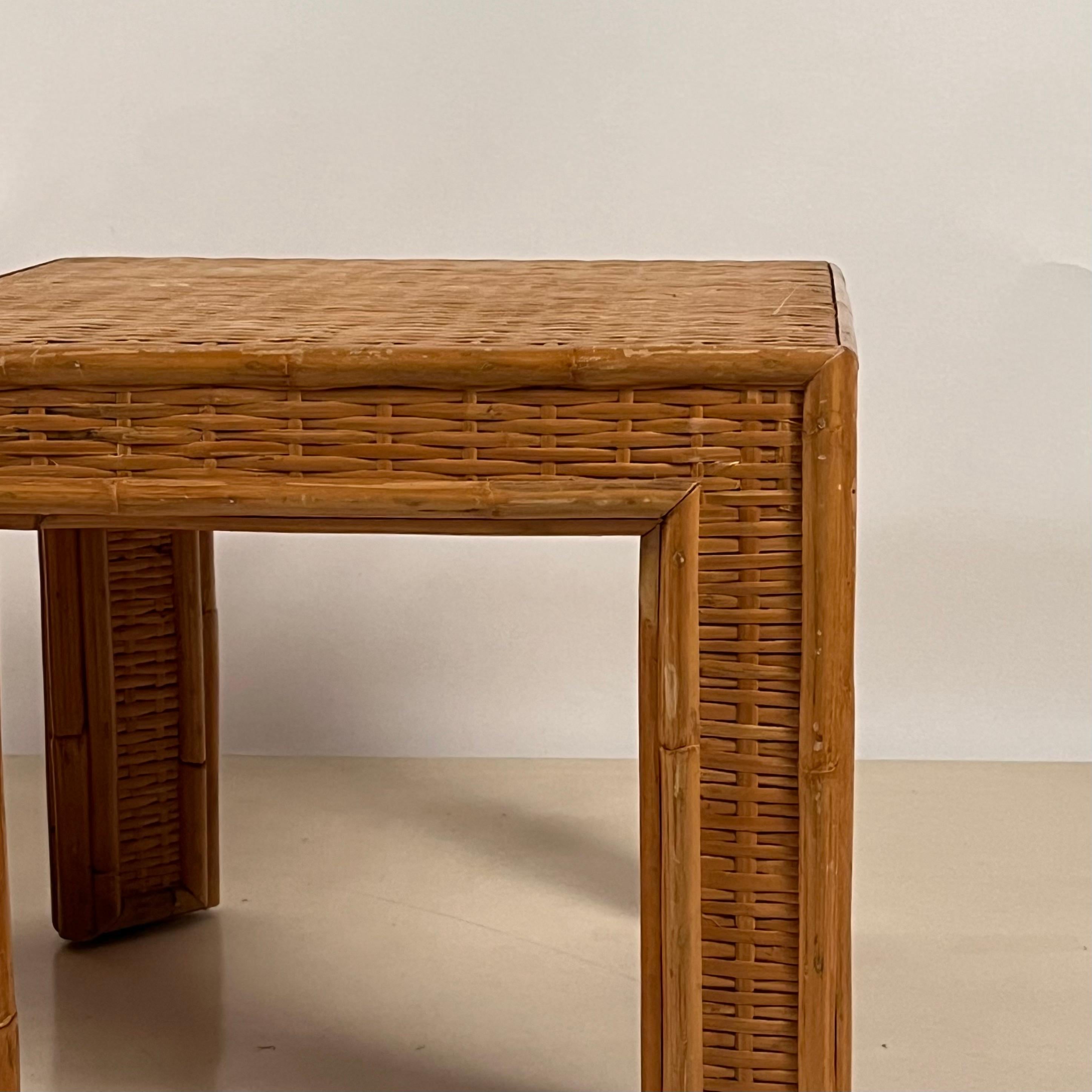 Late 20th Century Pair of Thick Custom-Made Rattan and Wicker End Tables For Sale
