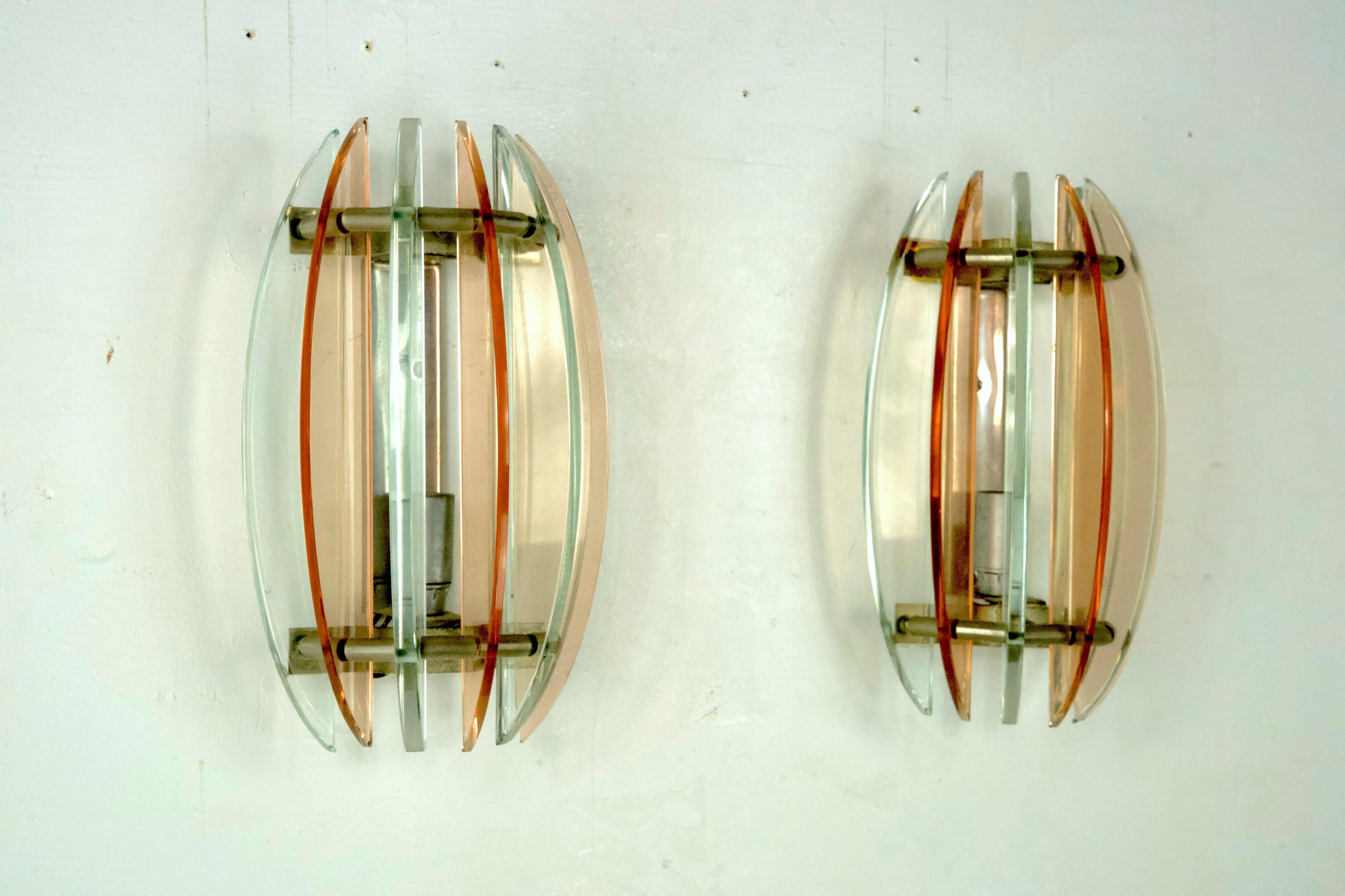 Mid-Century Modern Paire d'appliques en verre épais par Veca, Italie, années 1960