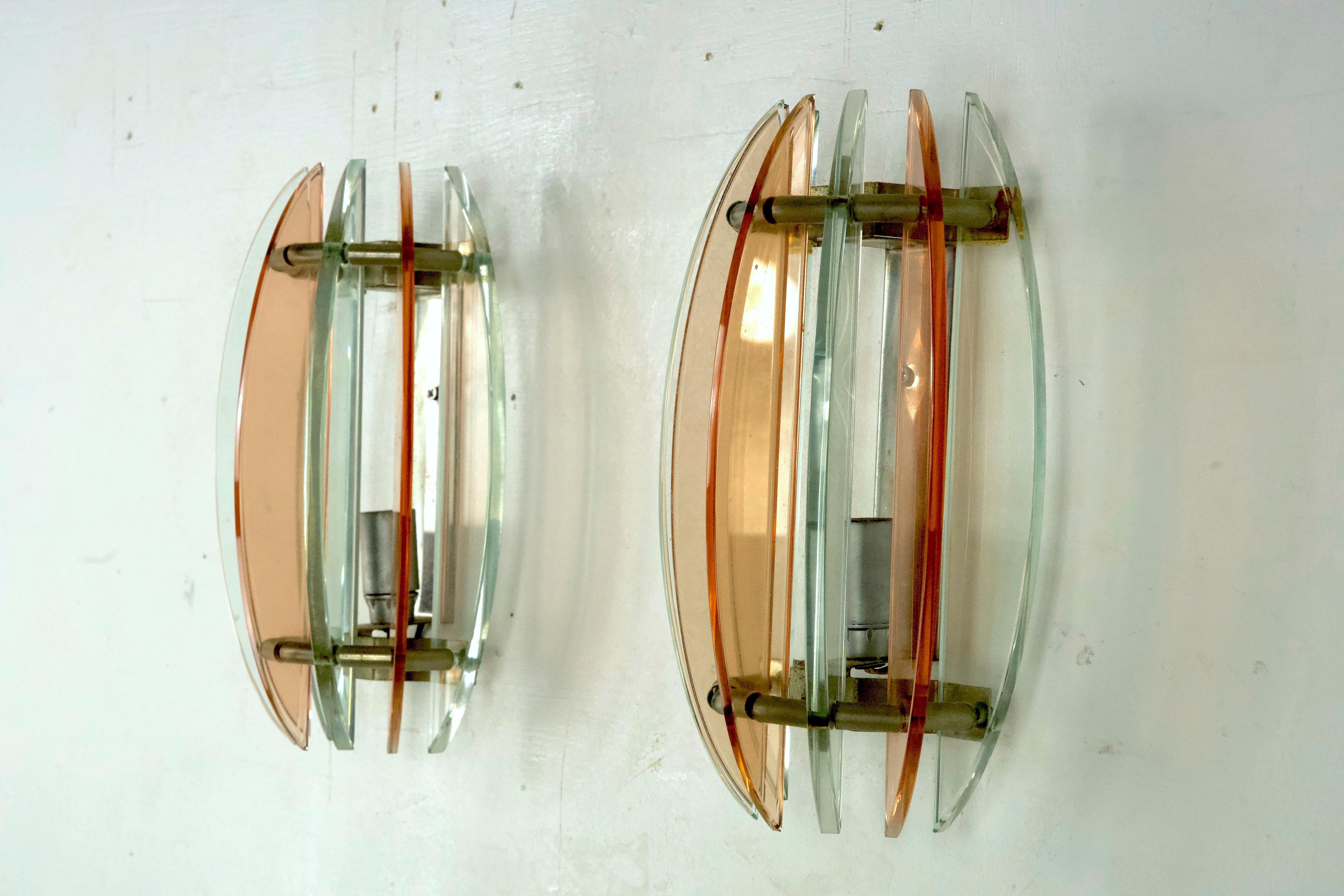 italien Paire d'appliques en verre épais par Veca, Italie, années 1960