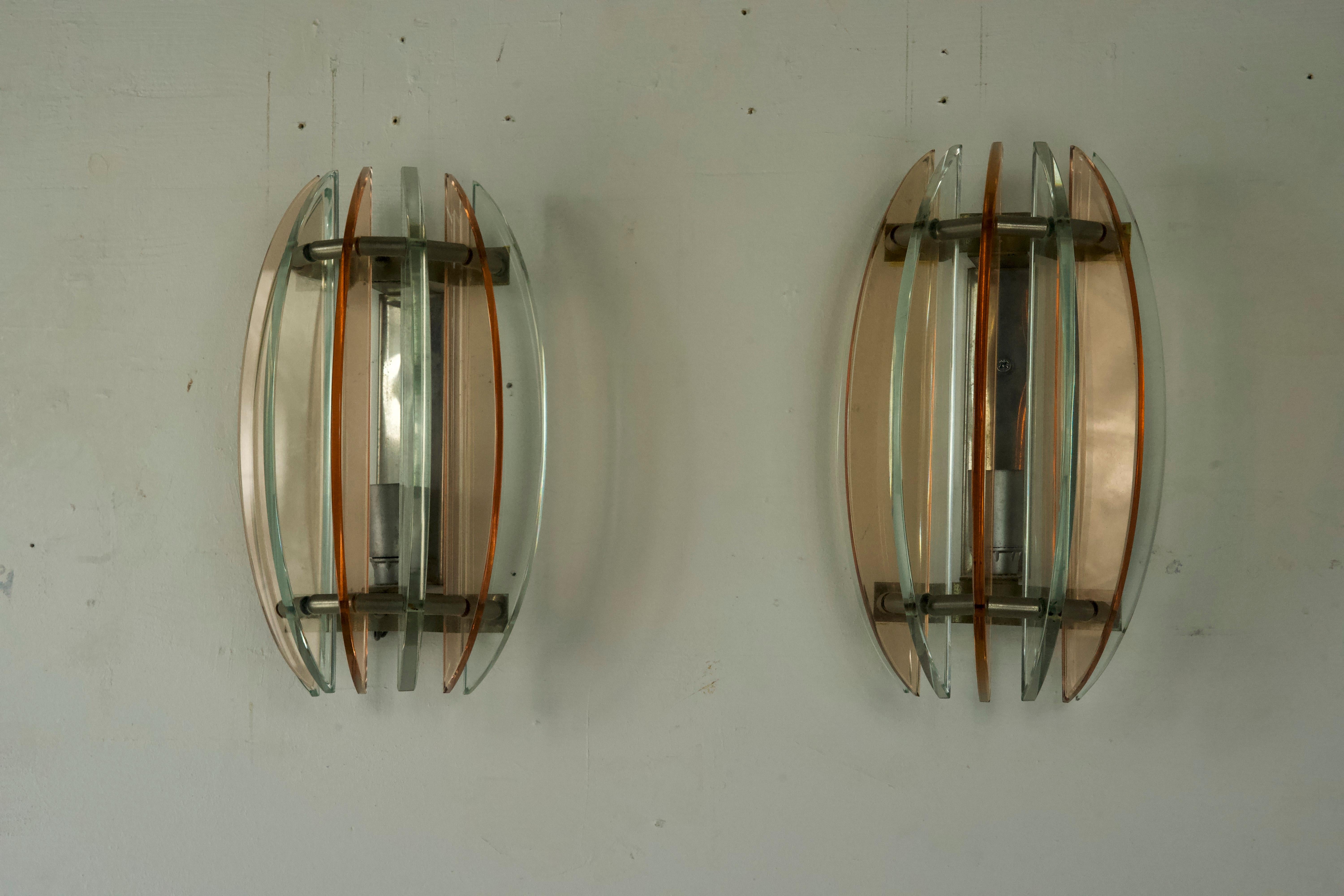 Paire d'appliques en verre épais par Veca, Italie, années 1960 Bon état à Catania, CT