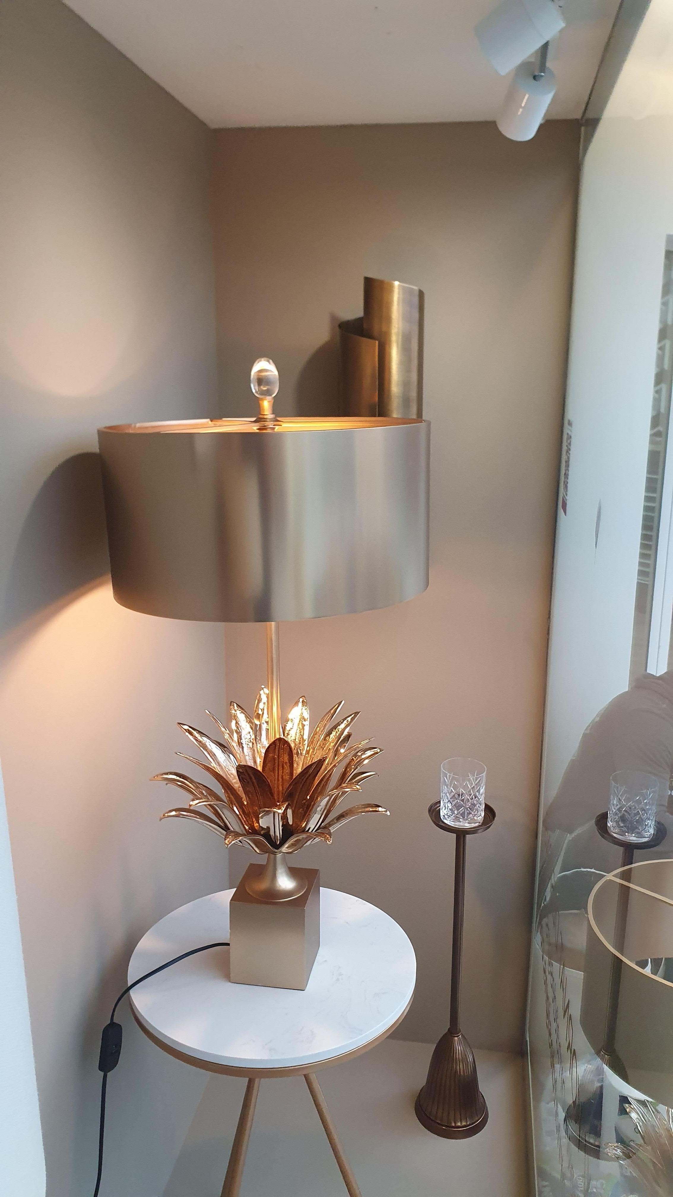 Pair of thick single sheet Brass Curve wall sconces in Antique Brass For Sale 3