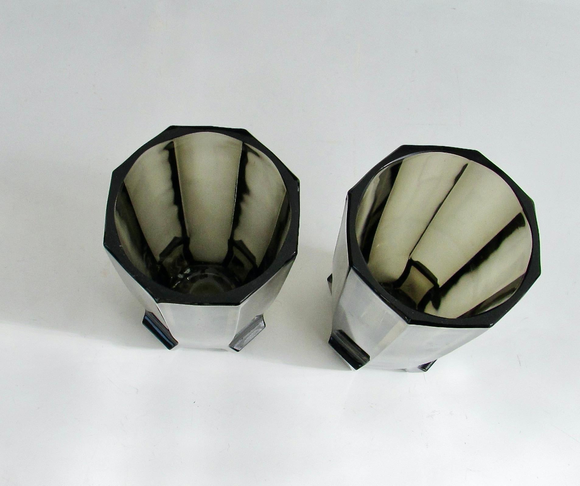 Coppia di vasi in vetro Art&Deco dalle pareti spesse in stile Koloman Moser in vendita 3