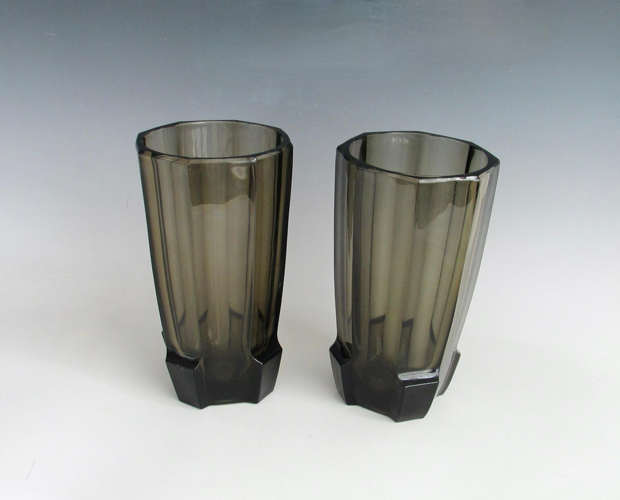 Lucidato Coppia di vasi in vetro Art&Deco dalle pareti spesse in stile Koloman Moser in vendita