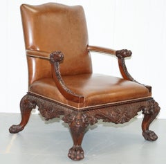 Paire de fauteuils de bibliothèque Thomas Chippendale en cuir brun sculpté à la main Lions