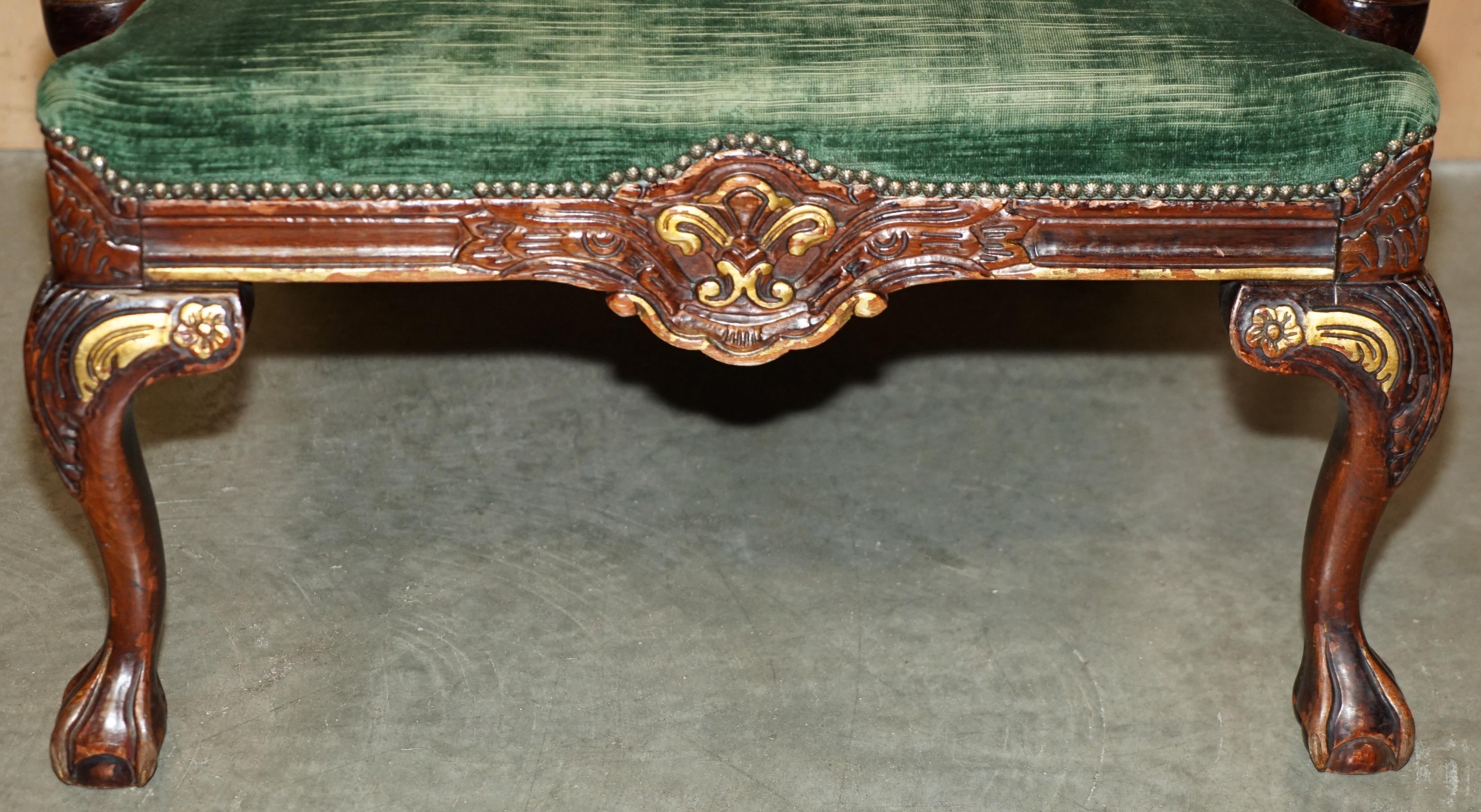 PAR DE SILLONES THOMAS CHIPPENDALE GAINSBOROUGH DE ESTILO GEORGE II DE BISAGRA Y BOLA en venta 2