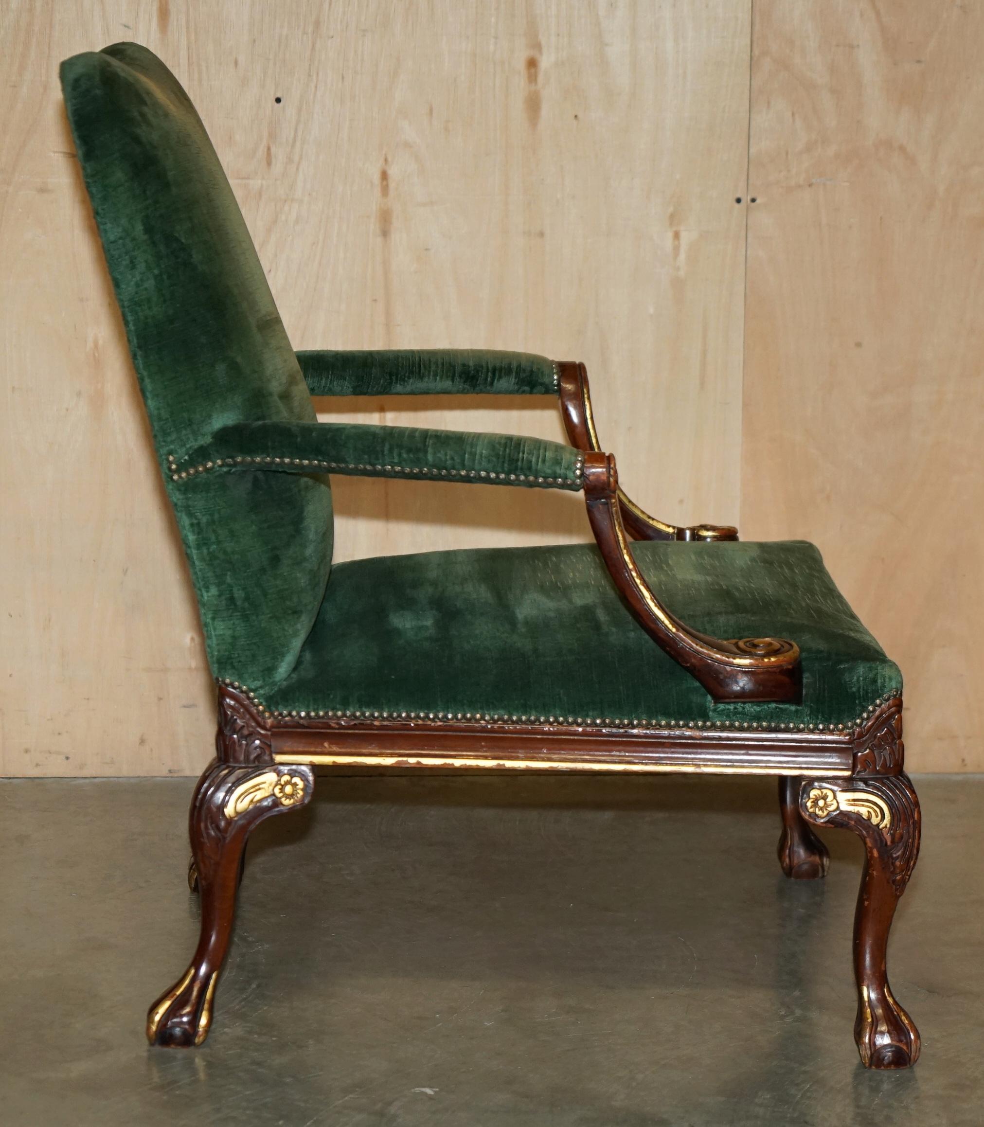 PAR DE SILLONES THOMAS CHIPPENDALE GAINSBOROUGH DE ESTILO GEORGE II DE BISAGRA Y BOLA en venta 5