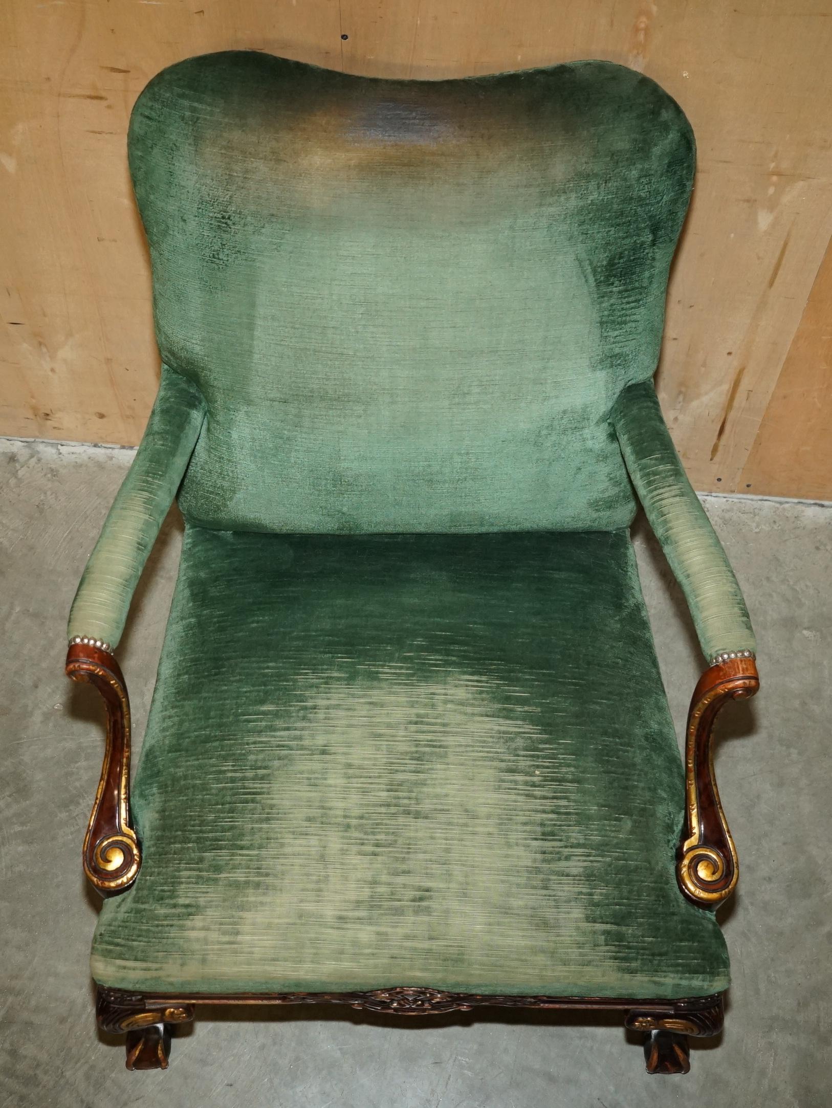 PAR DE SILLONES THOMAS CHIPPENDALE GAINSBOROUGH DE ESTILO GEORGE II DE BISAGRA Y BOLA en venta 10