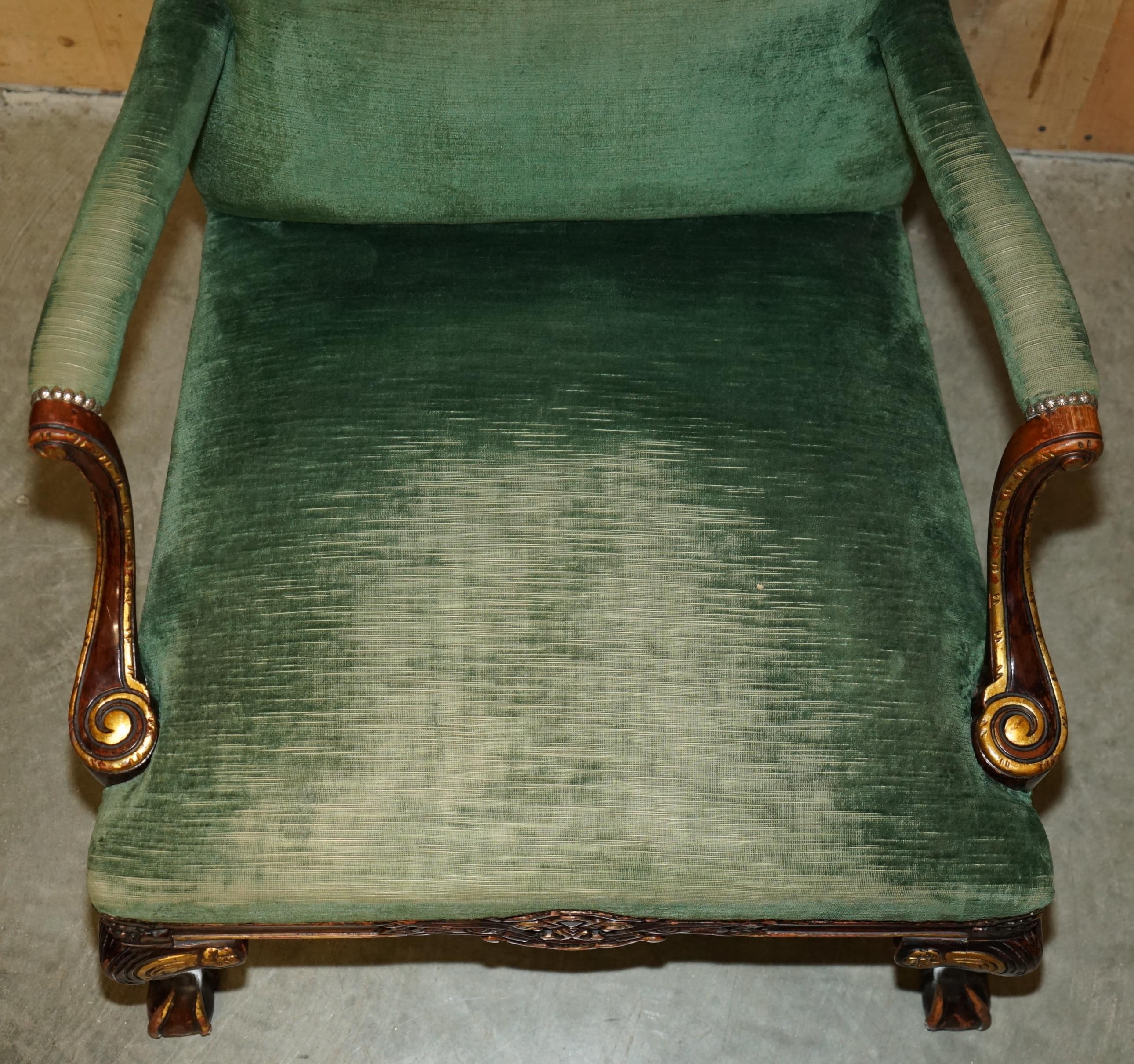PAR DE SILLONES THOMAS CHIPPENDALE GAINSBOROUGH DE ESTILO GEORGE II DE BISAGRA Y BOLA en venta 11