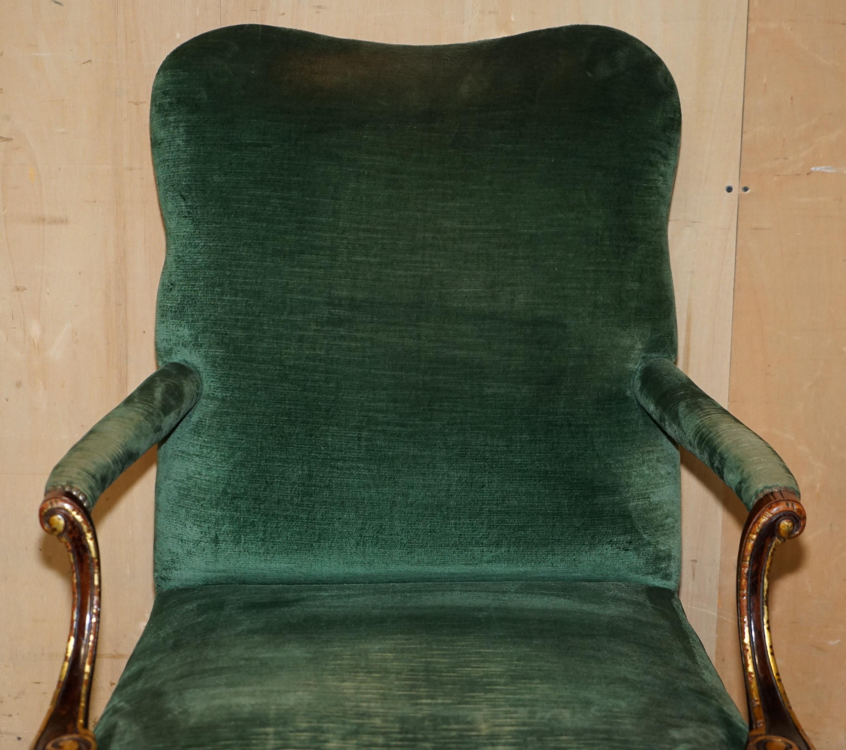 PAR DE SILLONES THOMAS CHIPPENDALE GAINSBOROUGH DE ESTILO GEORGE II DE BISAGRA Y BOLA Inglés en venta