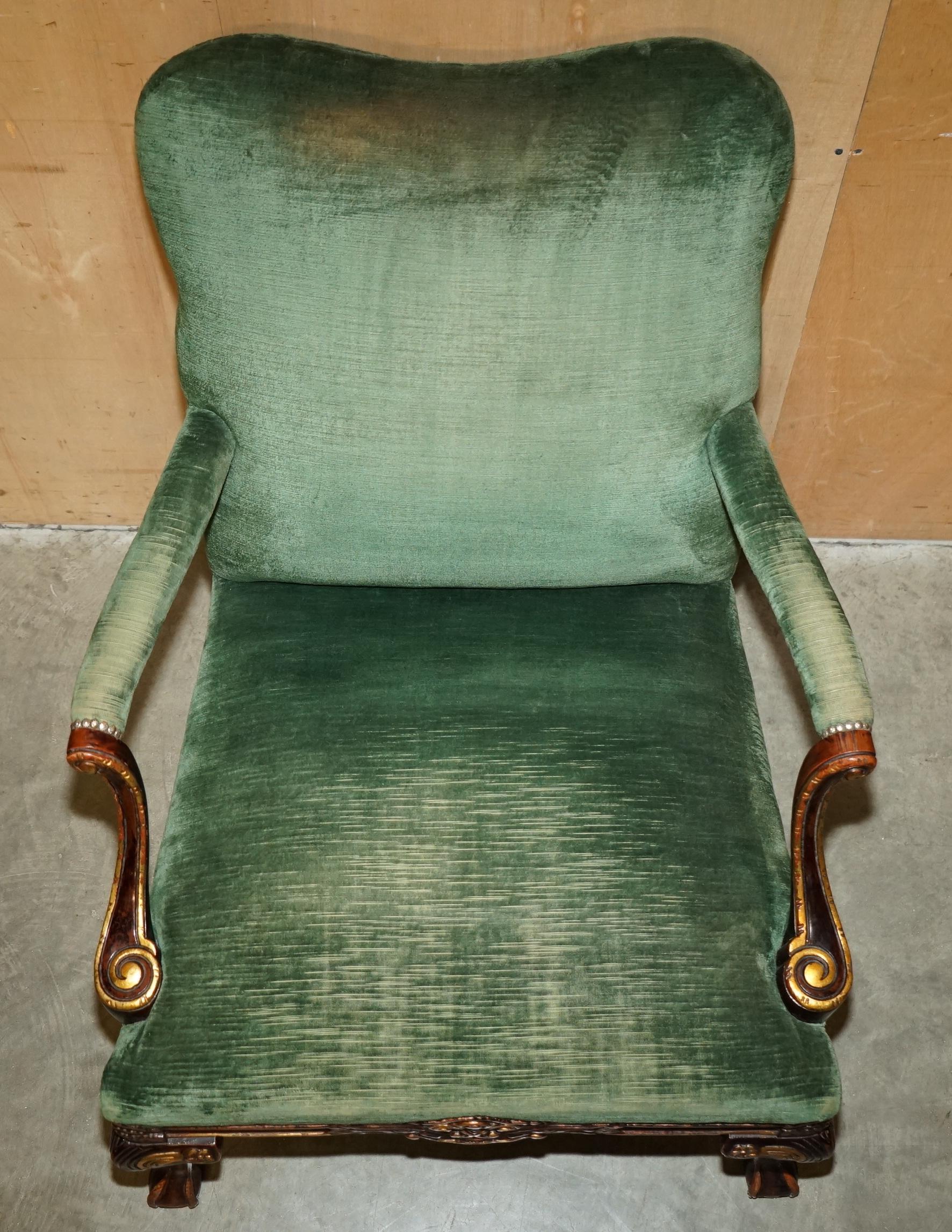 PAR DE SILLONES THOMAS CHIPPENDALE GAINSBOROUGH DE ESTILO GEORGE II DE BISAGRA Y BOLA Hecho a mano en venta
