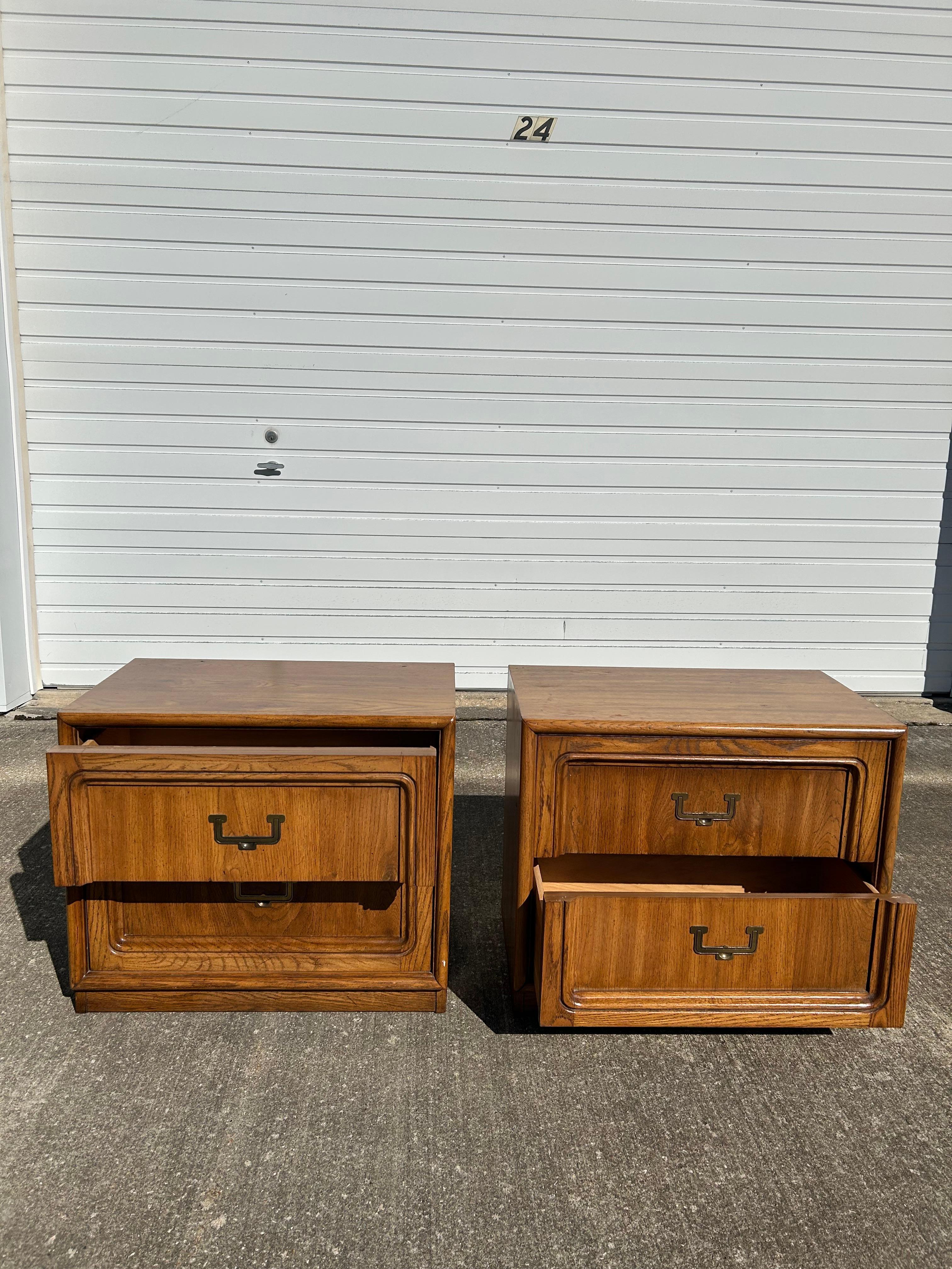 Pair of Thomasville Campaign Oak Nightstands  For Sale 2