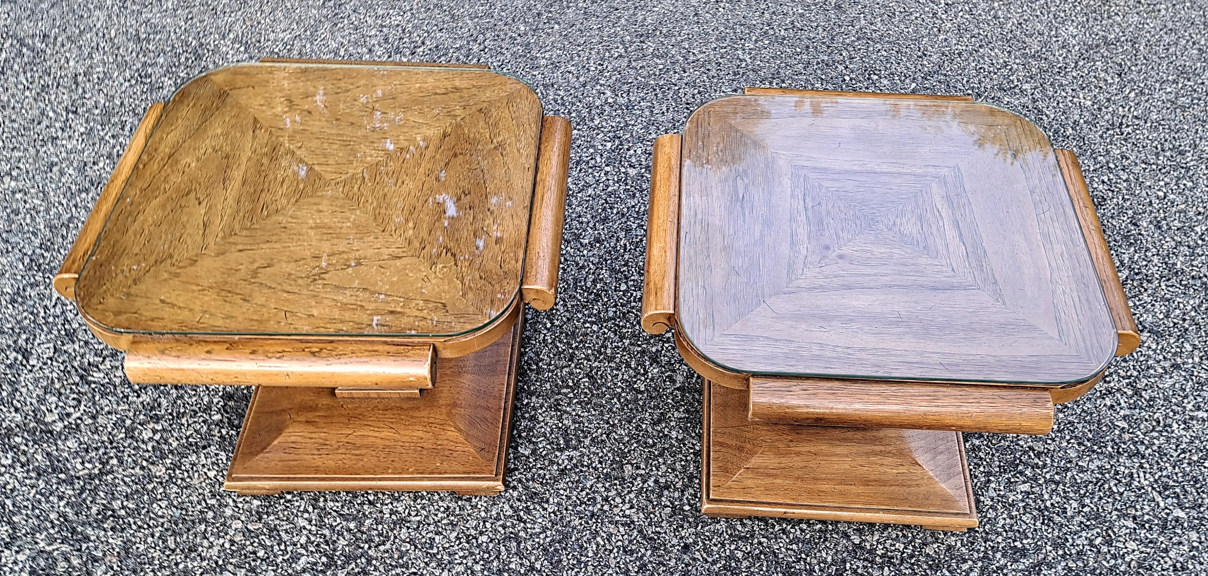 Pair of Thomasville Hollywood Regency French Provincial style side/end tables with custom glass covers, carved scrolled edges  and pedestal base.