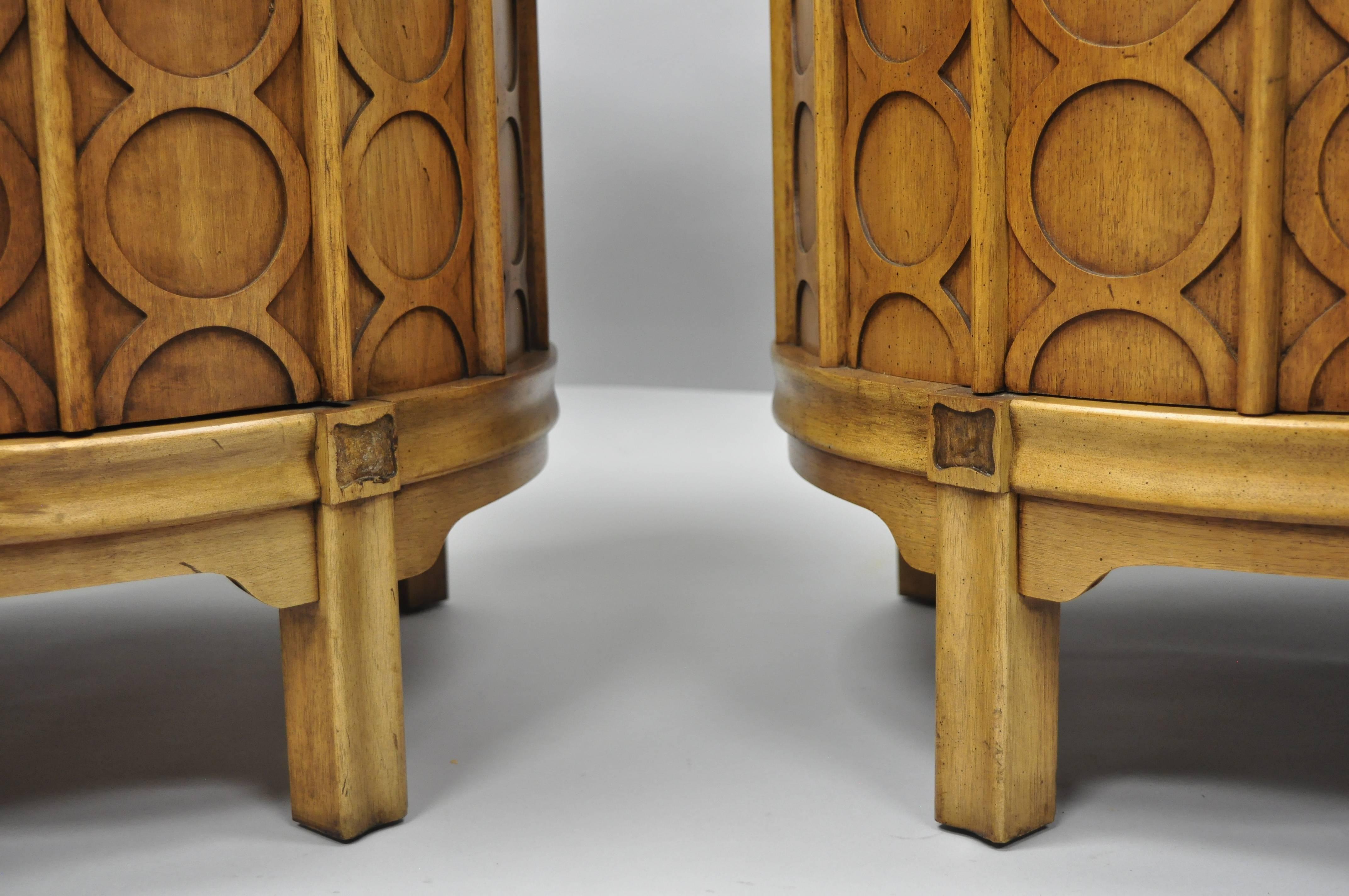 Pair of Thomasville Travertine Top Mid-Century Modern Round Commode End Tables In Good Condition In Philadelphia, PA