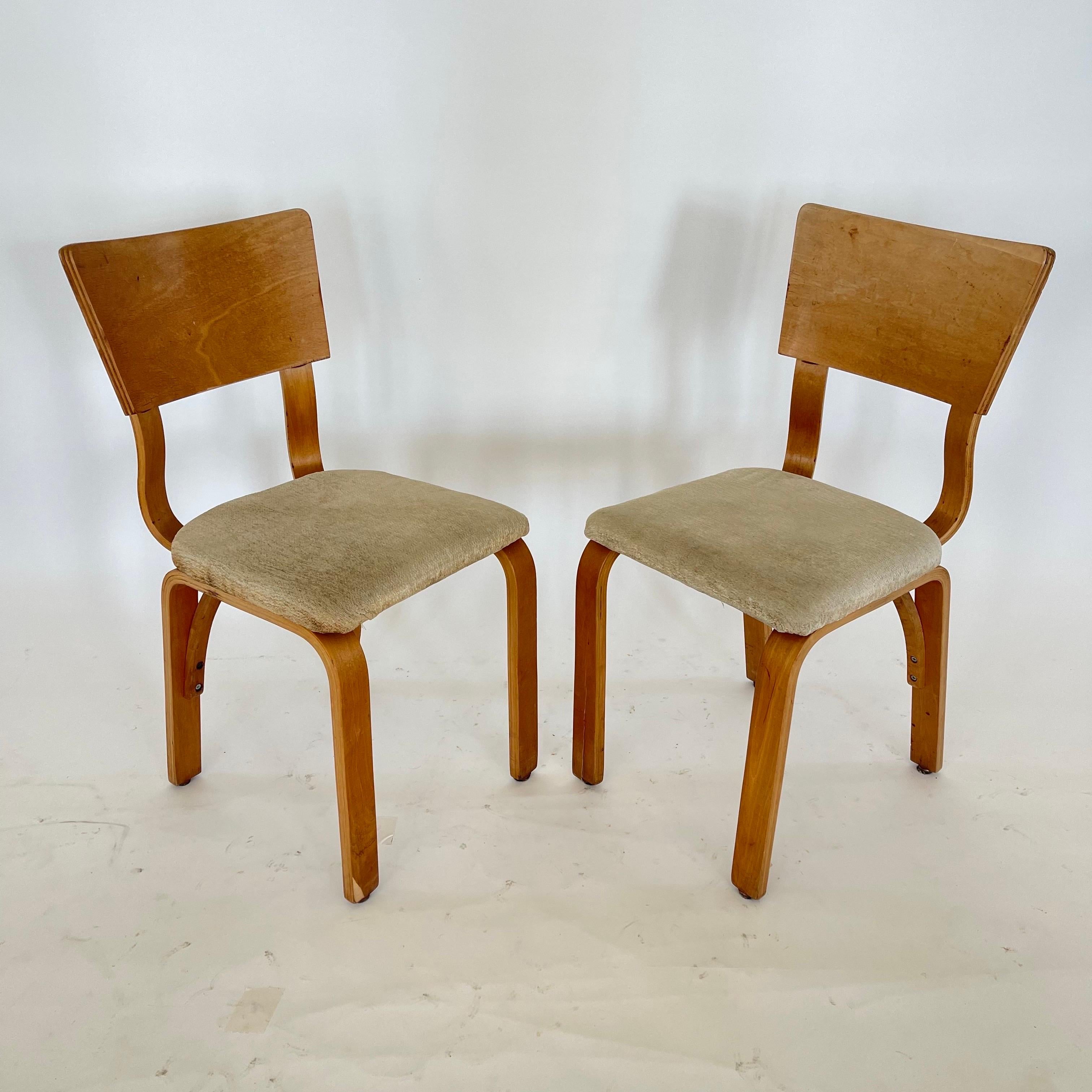 Mid-Century Modern Pair of Thonet 1216-S17-B1 Bent Plywood Upholstered Seat Dining Chairs, 1940s For Sale