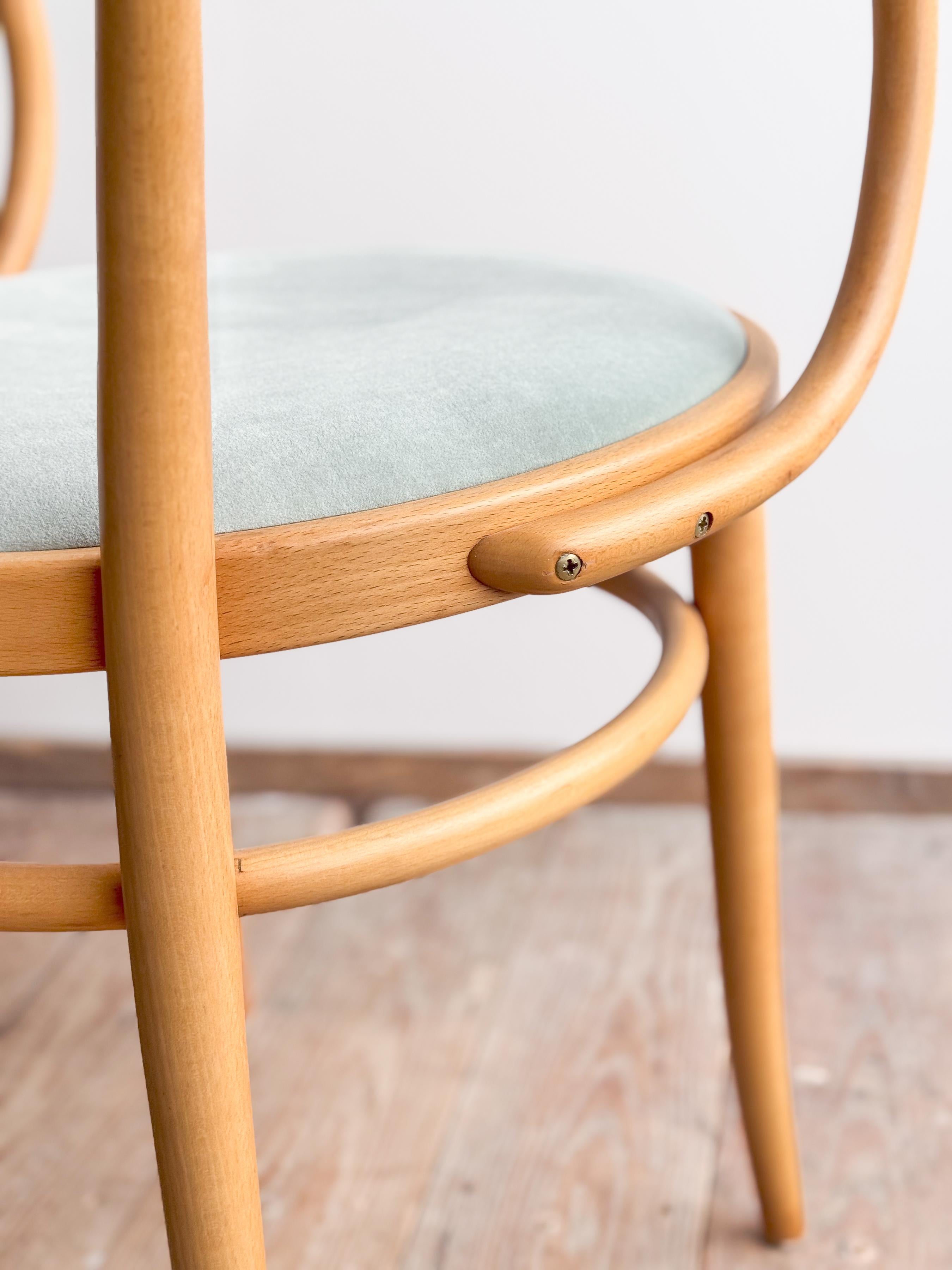 Coppia di poltrone Thonet 209 P in legno di faggio con rivestimento in velluto, Germania in vendita 6