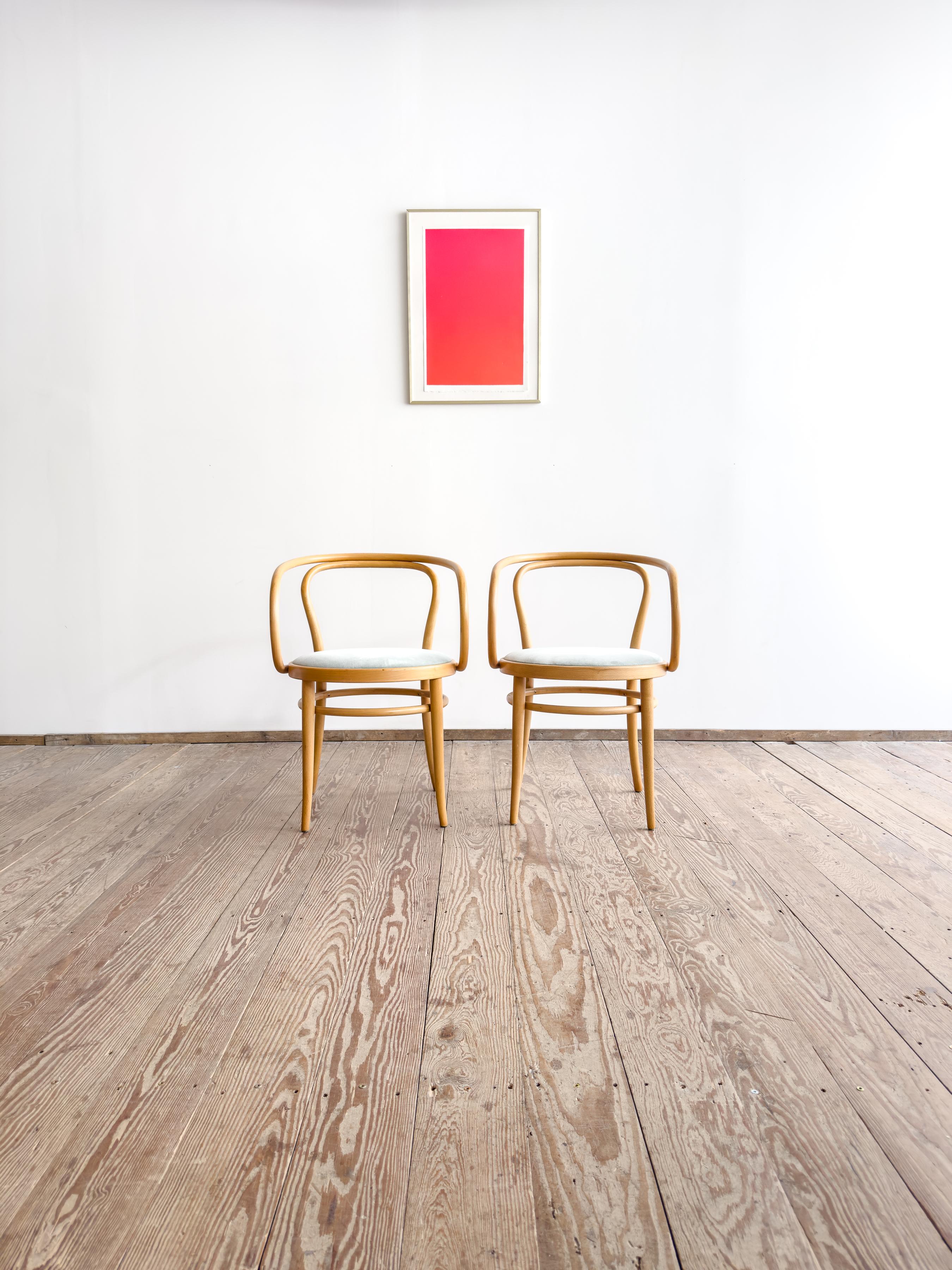 Bauhaus Coppia di poltrone Thonet 209 P in legno di faggio con rivestimento in velluto, Germania in vendita